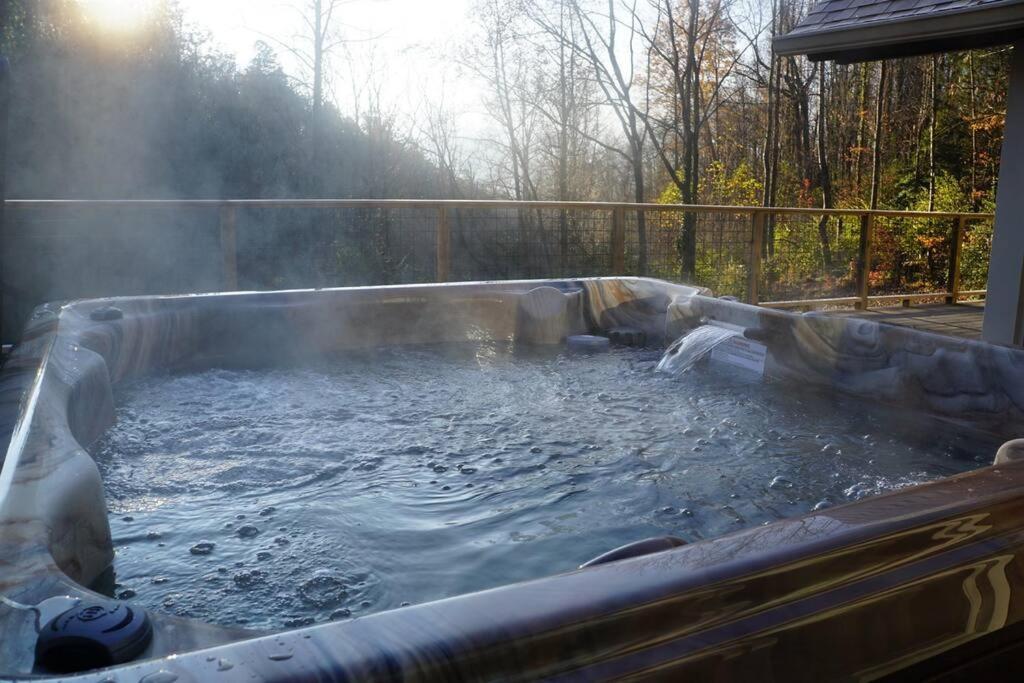 Foothills - Lrg Private - Hottub - Fireplace & Pit - Gburg 7min Chalet
