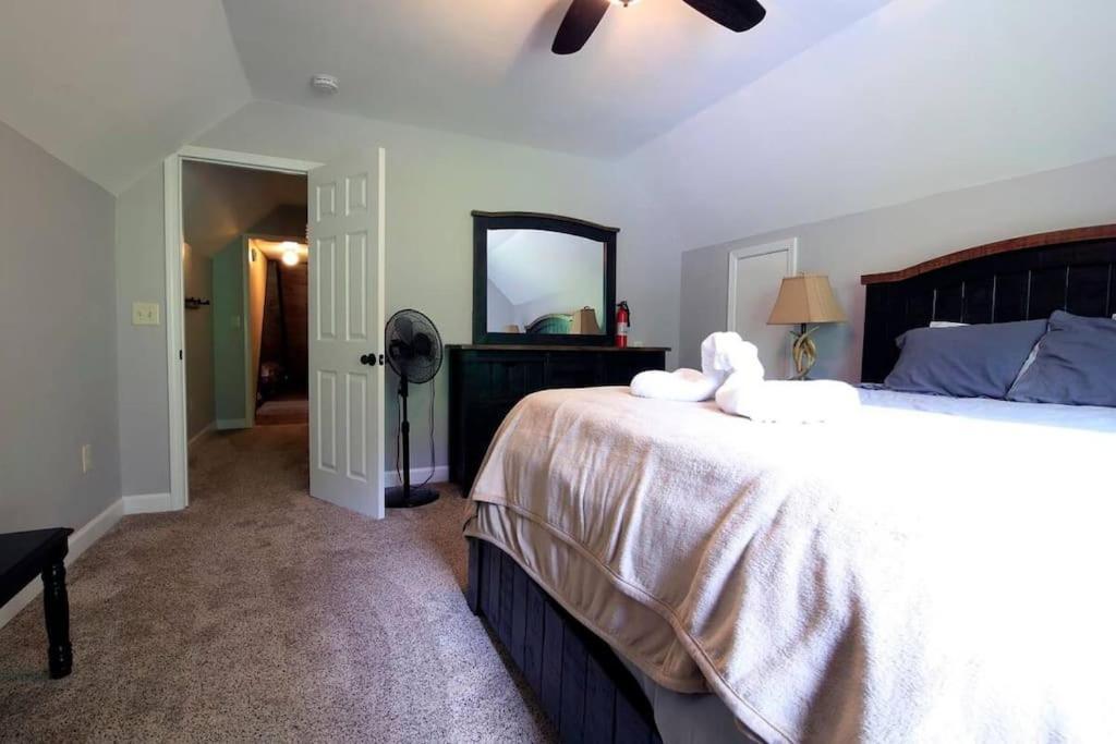 Chalet Foothills - Lrg Private - Hottub - Fireplace & Pit - Gburg 7min