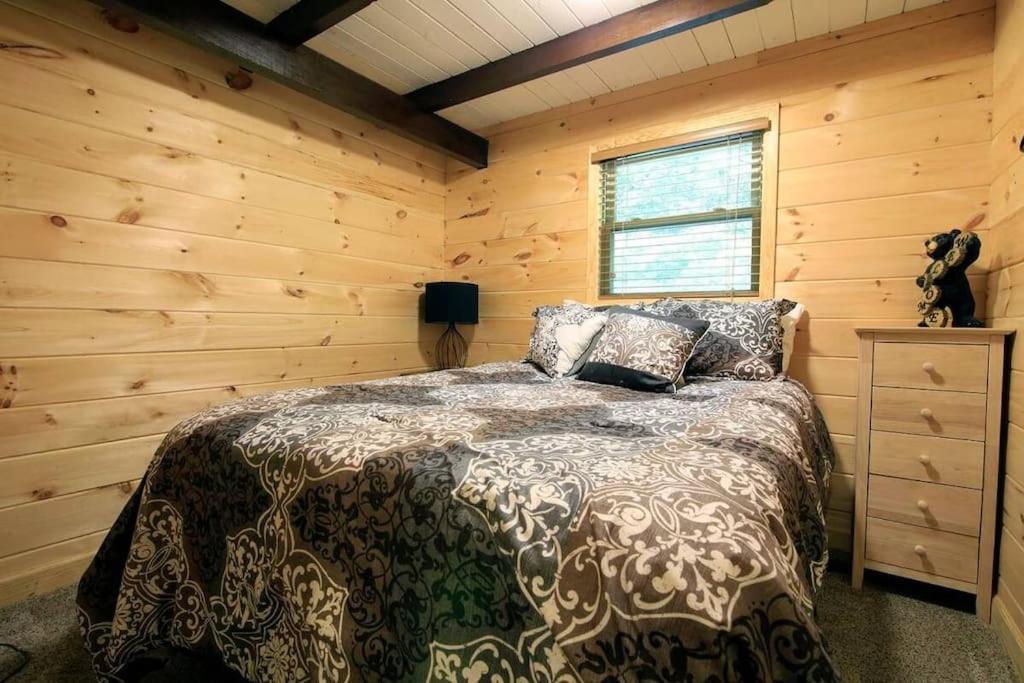 Chalet Foothills - Lrg Private - Hottub - Fireplace & Pit - Gburg 7min *