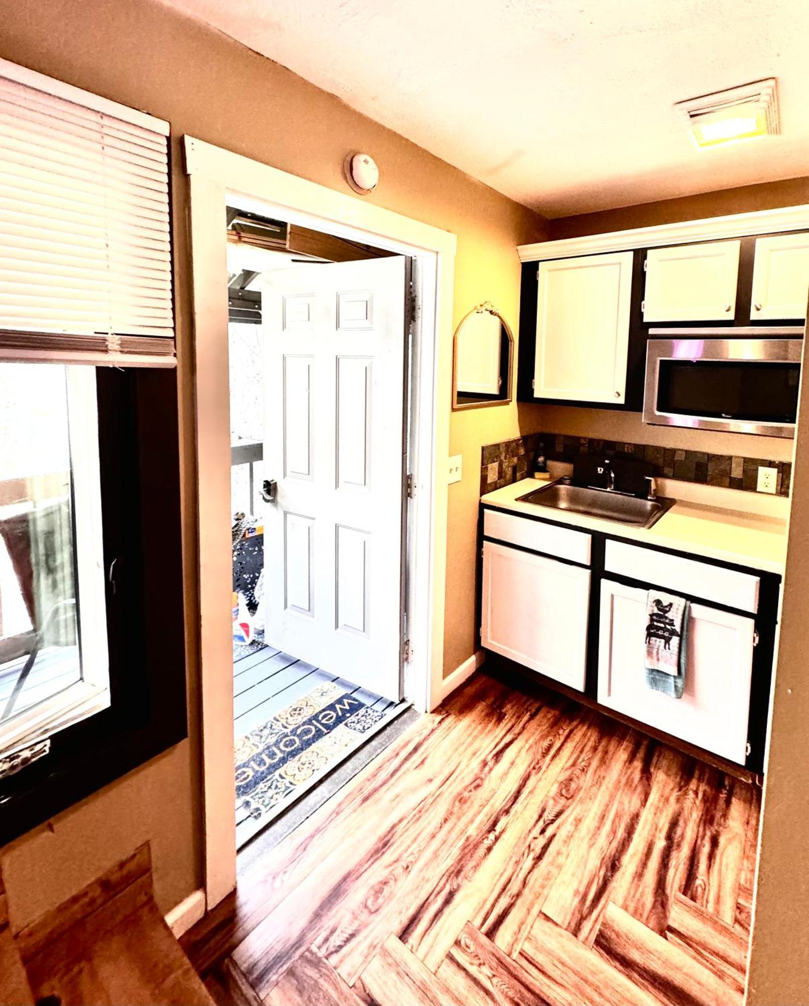 The Bears Den-420 & Pet Friendly Gatlinburg