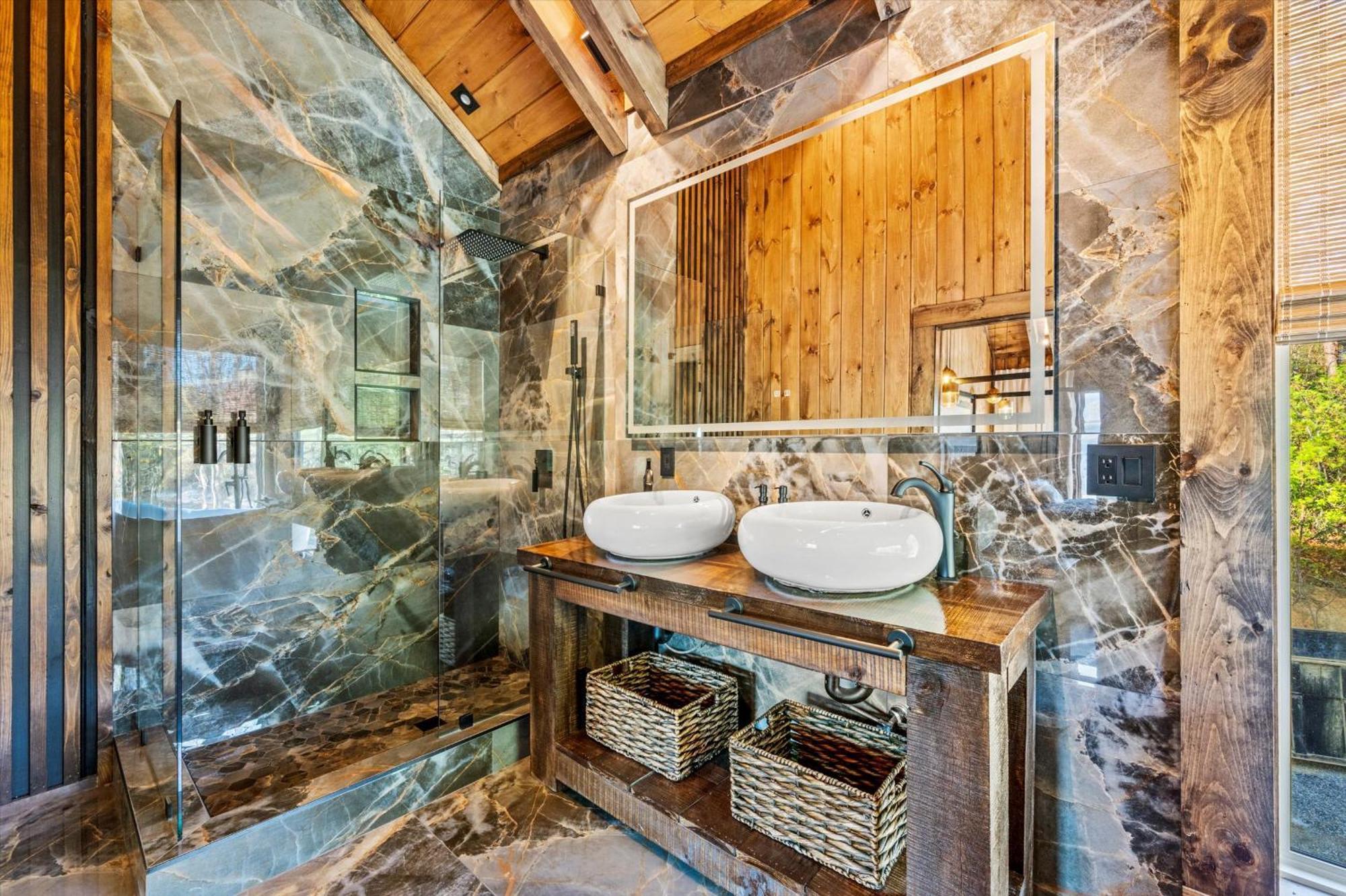 Alpine Haven And Holiday home *