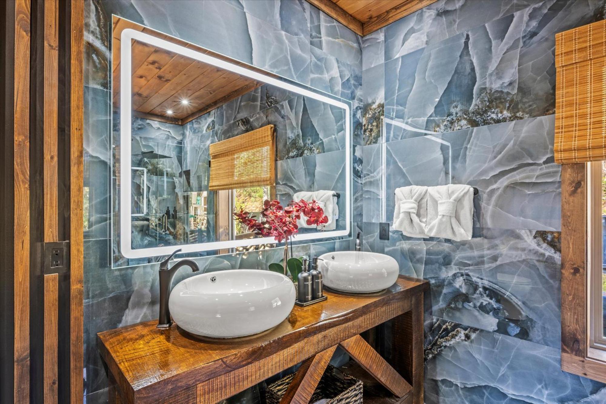 Alpine Haven And Holiday home *