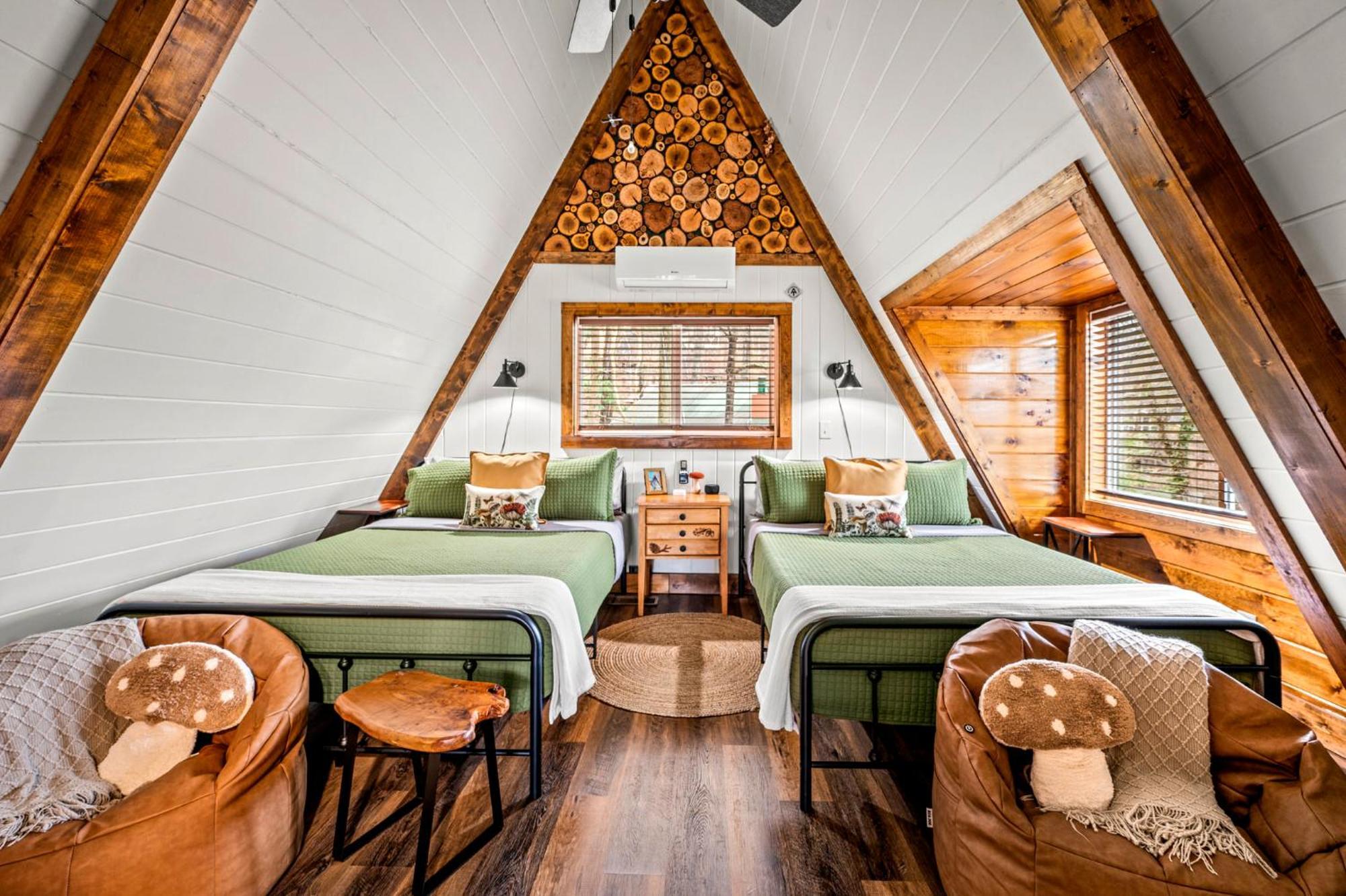 High Bear Activity, Handicap Ramp, Hot Tub, Fire Table, Game Room, Family