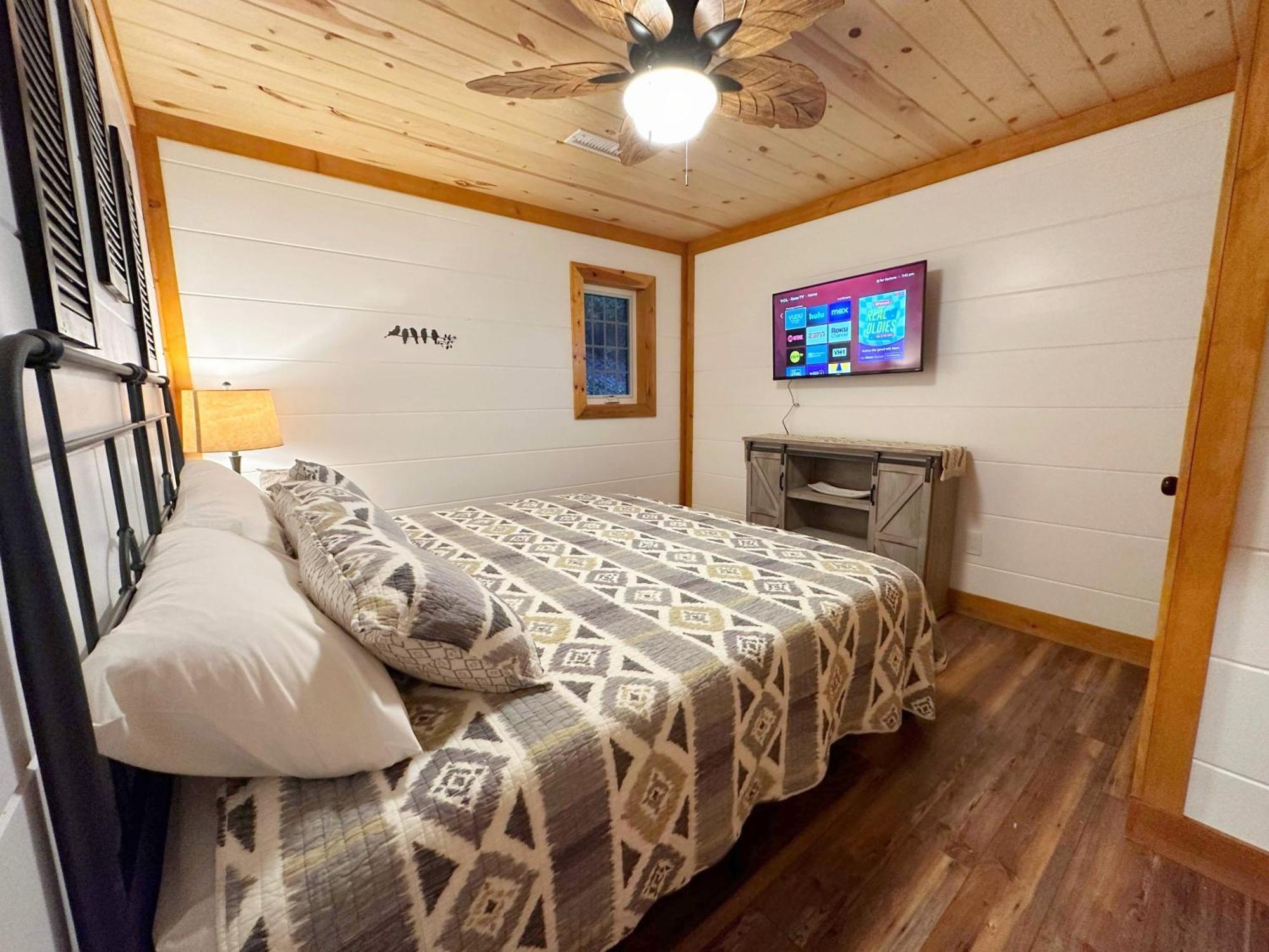 A Secluded Hideaway 3 Bedroom 3 Bath Located In