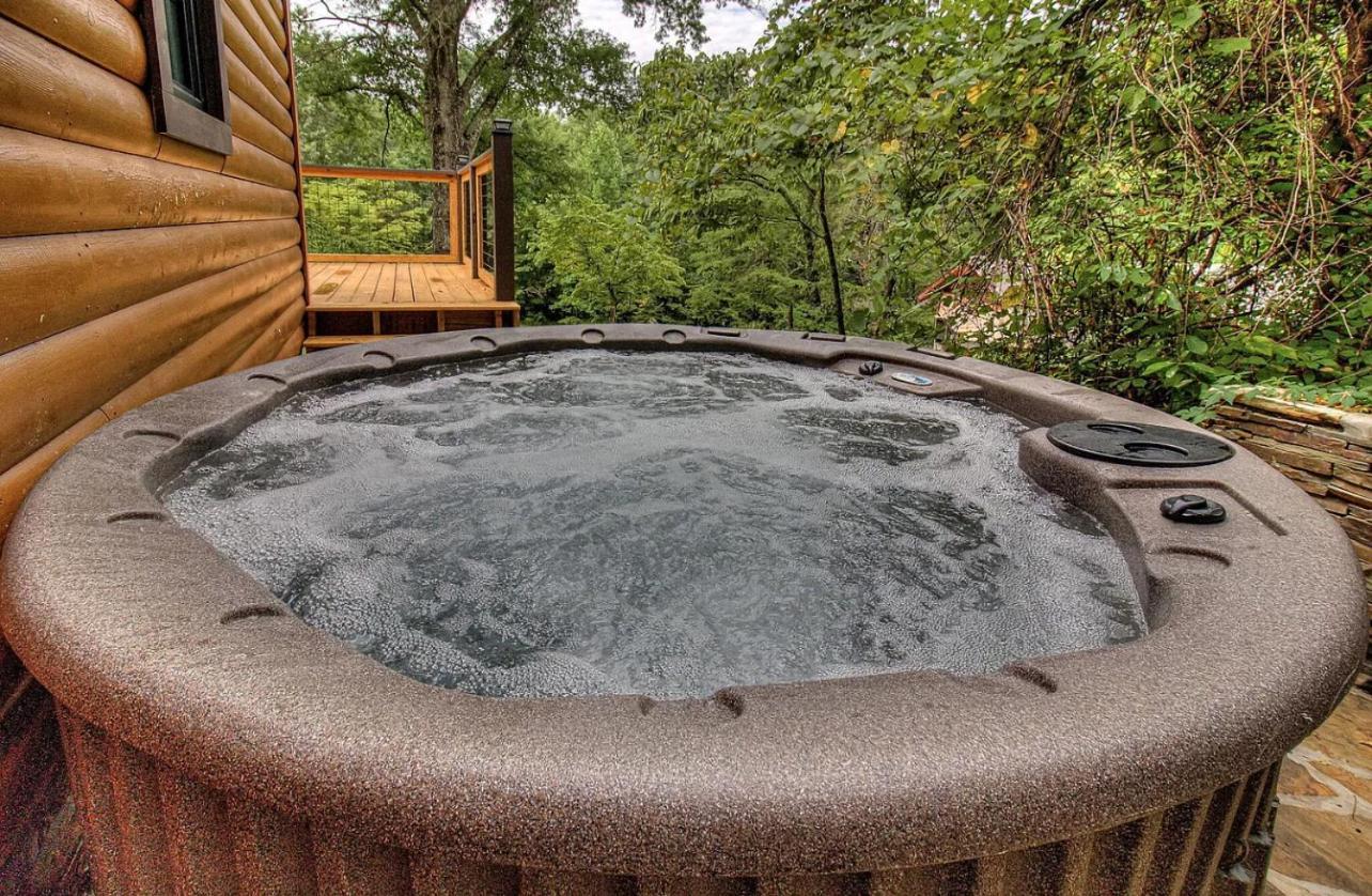 A Secluded Hideaway 3 Bedroom 3 Bath Located In Holiday home Gatlinburg