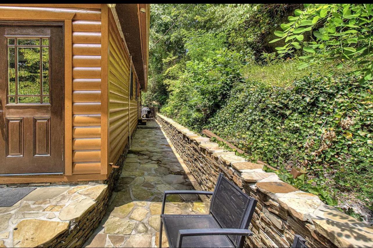 A Secluded Hideaway 3 Bedroom 3 Bath Located In * Gatlinburg