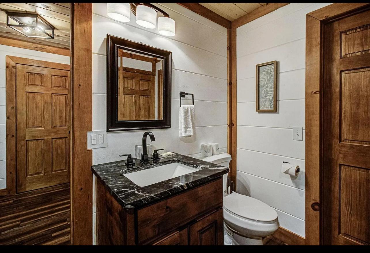 A Secluded Hideaway 3 Bedroom 3 Bath Located In Holiday home Gatlinburg