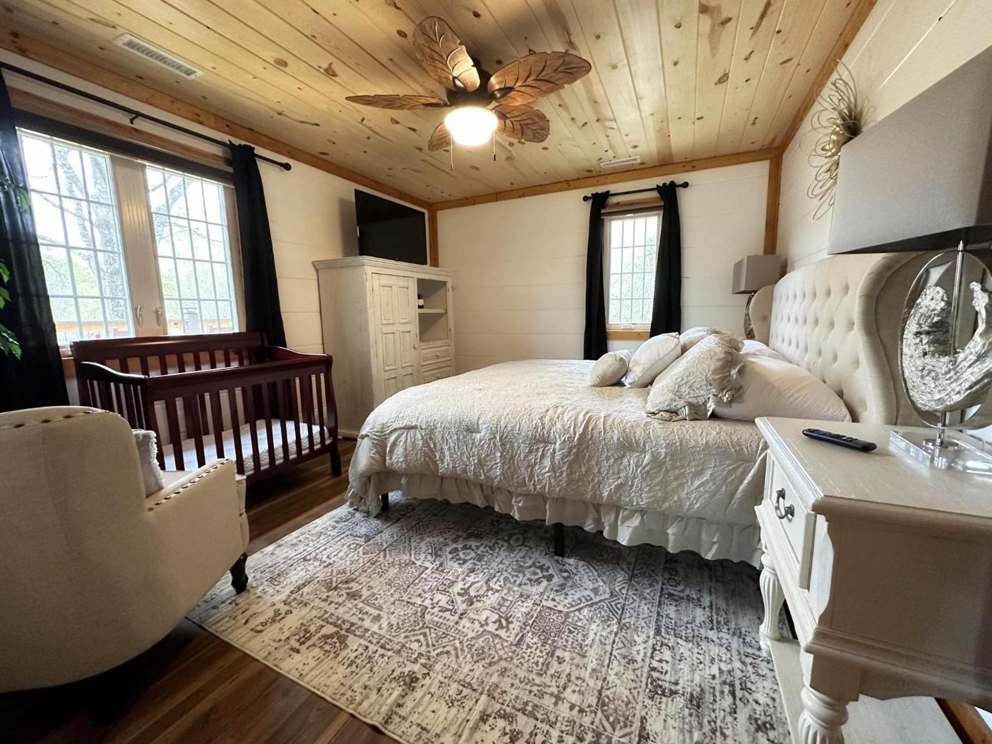 A Secluded Hideaway 3 Bedroom 3 Bath Located In *