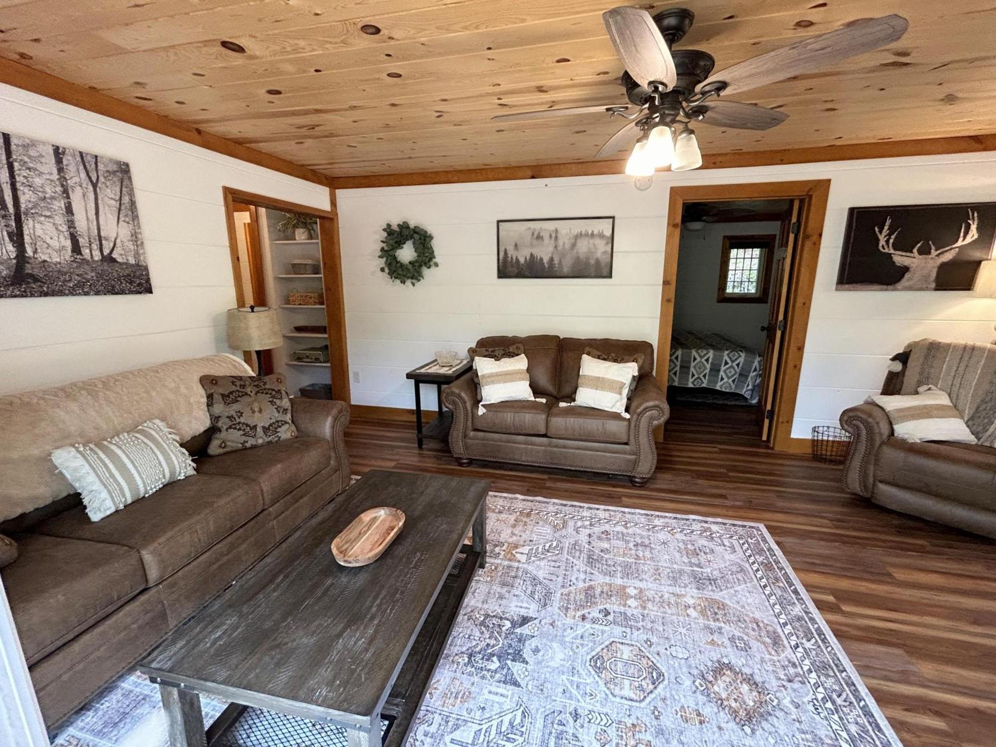 A Secluded Hideaway 3 Bedroom 3 Bath Located In