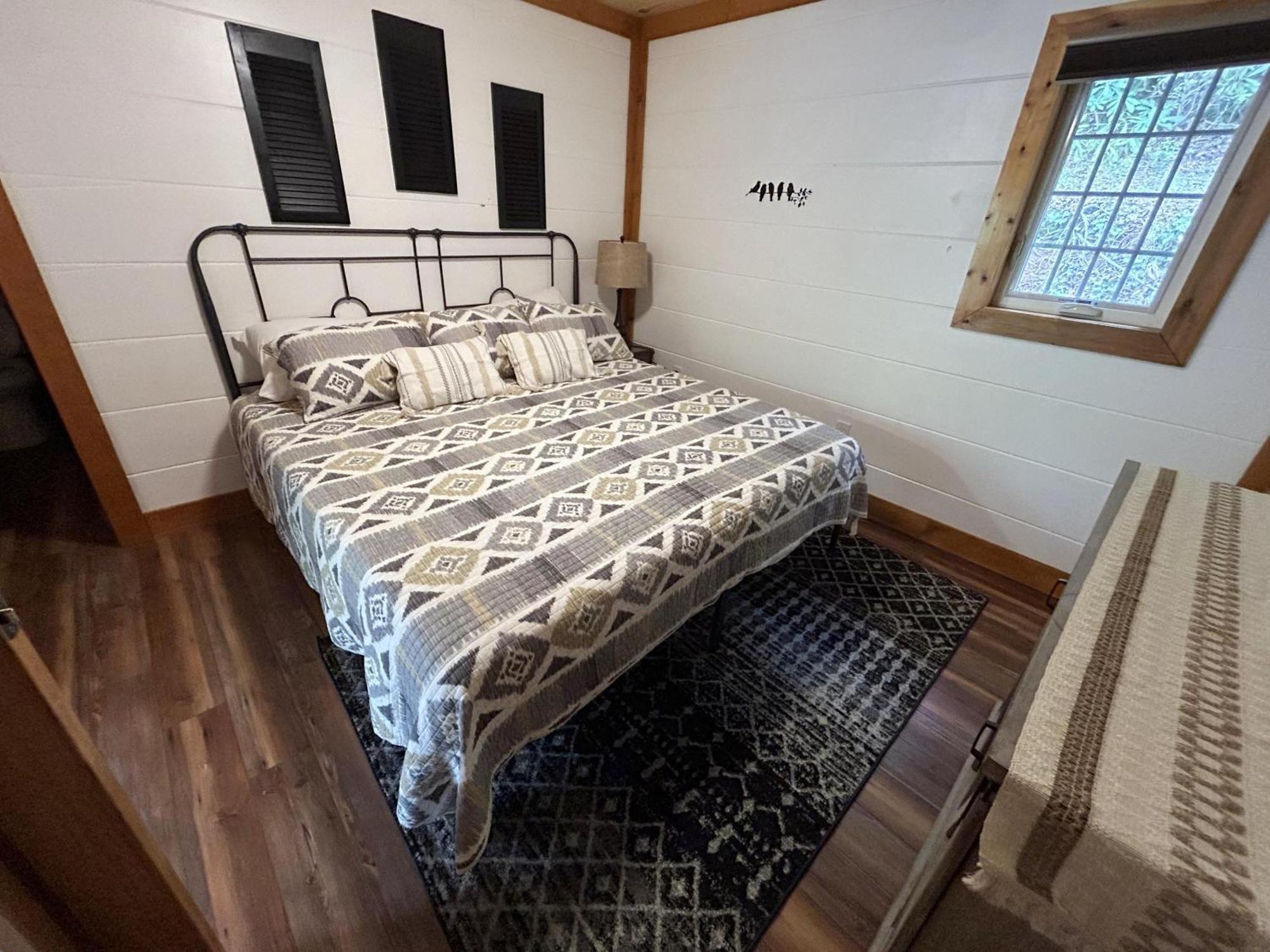 A Secluded Hideaway 3 Bedroom 3 Bath Located In Holiday home *