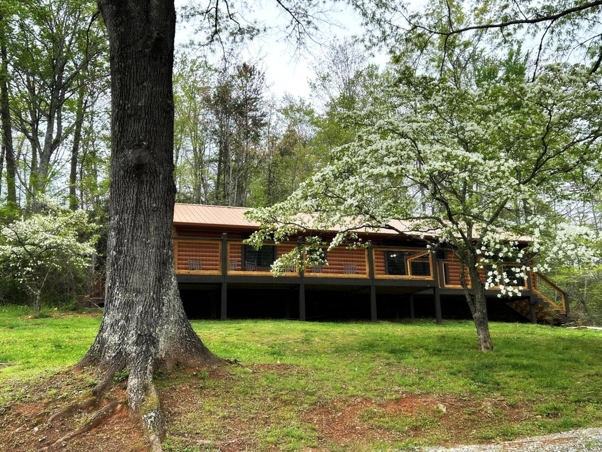 A Secluded Hideaway 3 Bedroom 3 Bath Located In Holiday home *