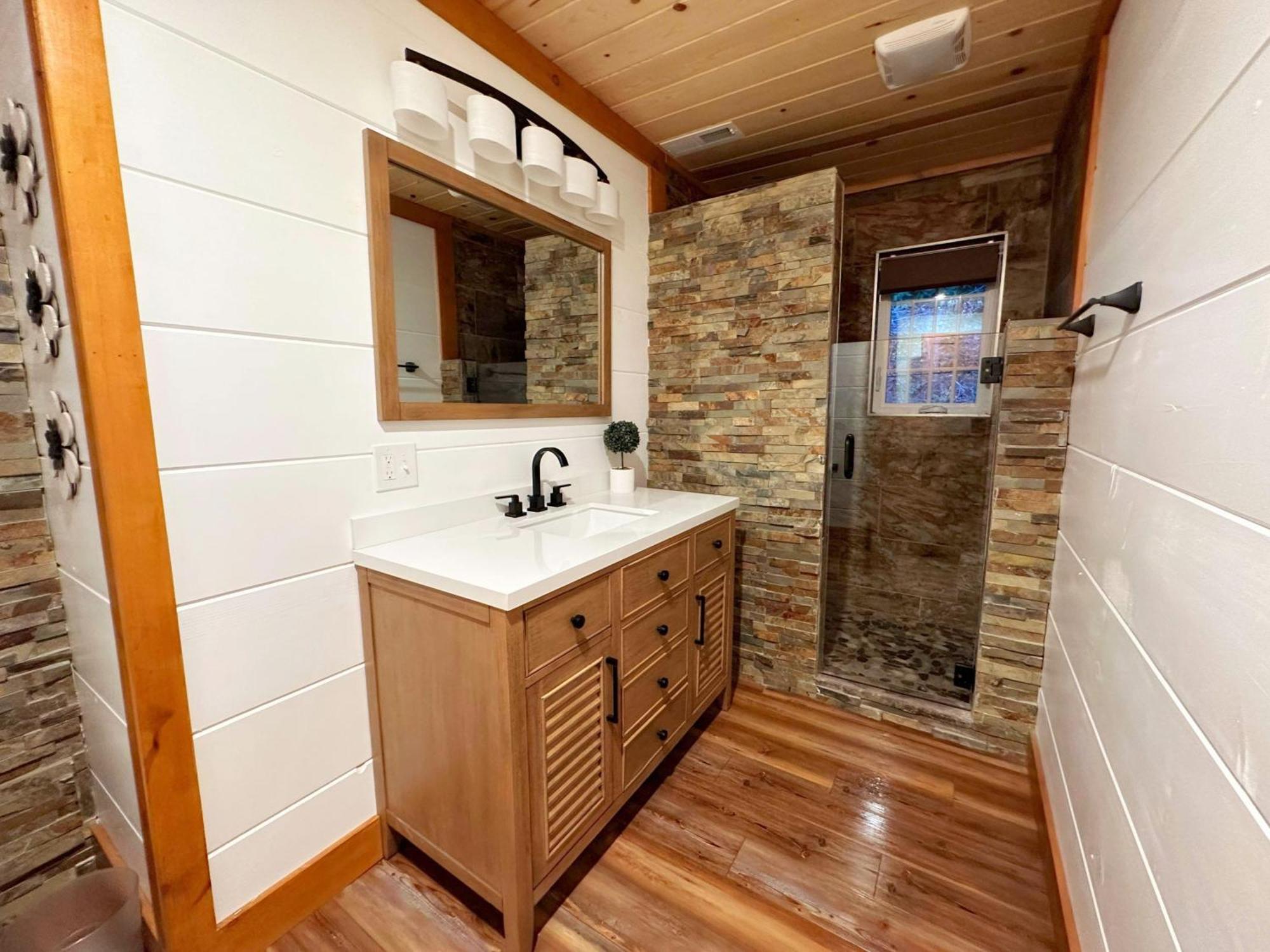 Holiday home A Secluded Hideaway 3 Bedroom 3 Bath Located In