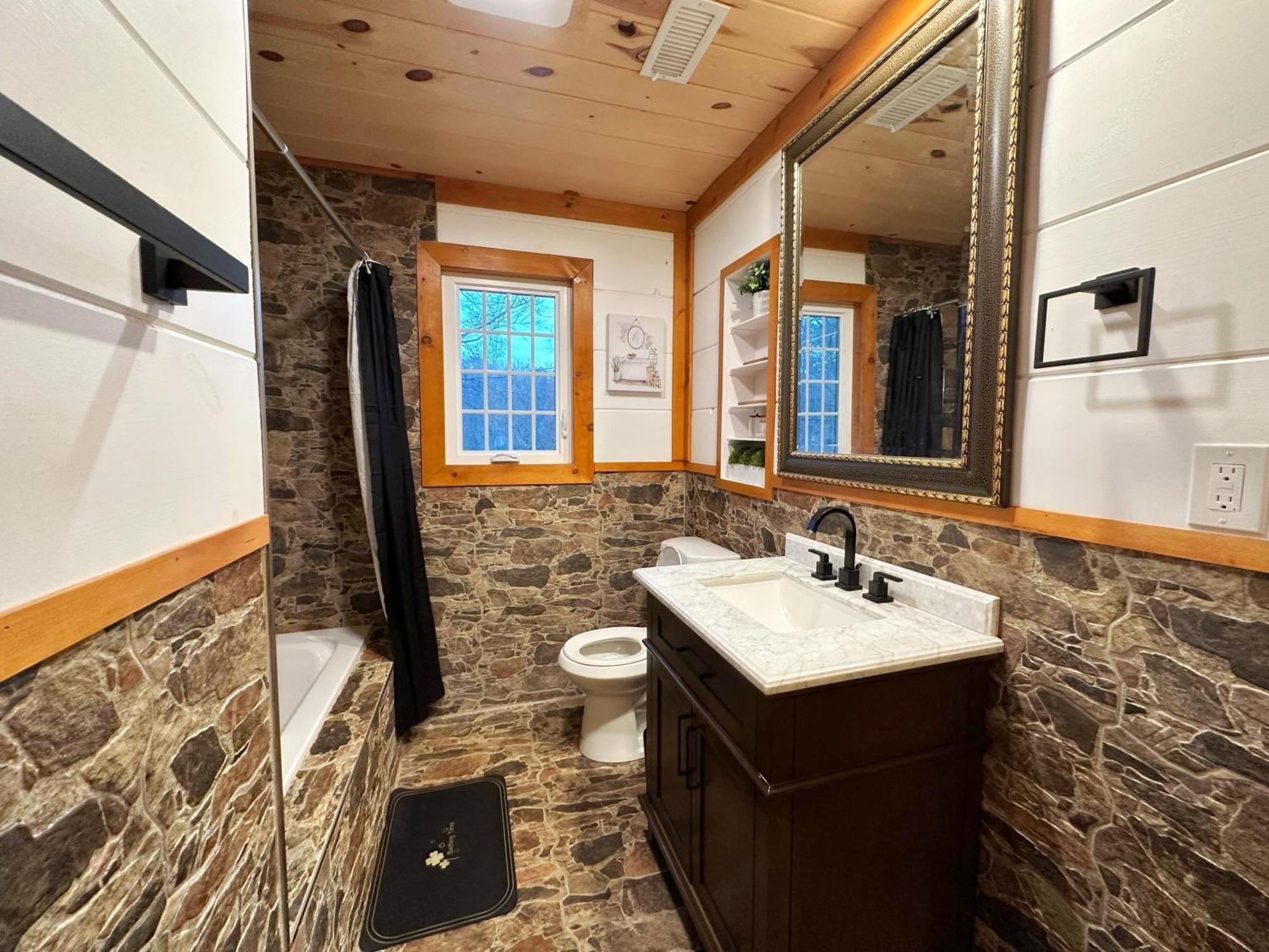 A Secluded Hideaway 3 Bedroom 3 Bath Located In Gatlinburg
