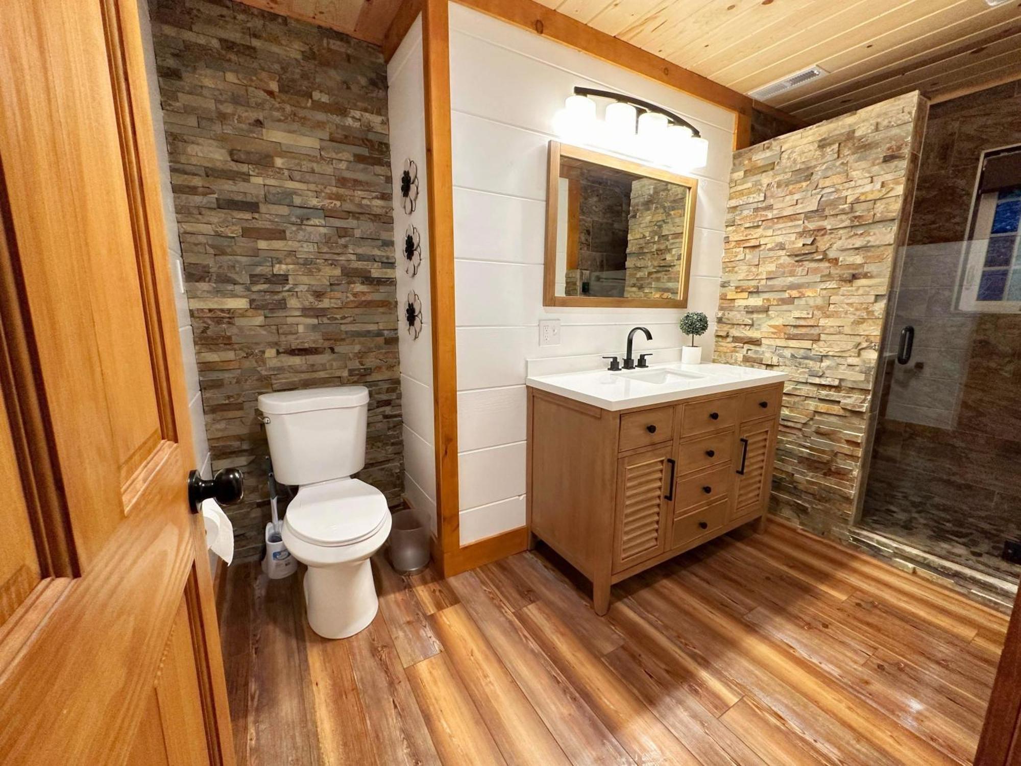 A Secluded Hideaway 3 Bedroom 3 Bath Located In