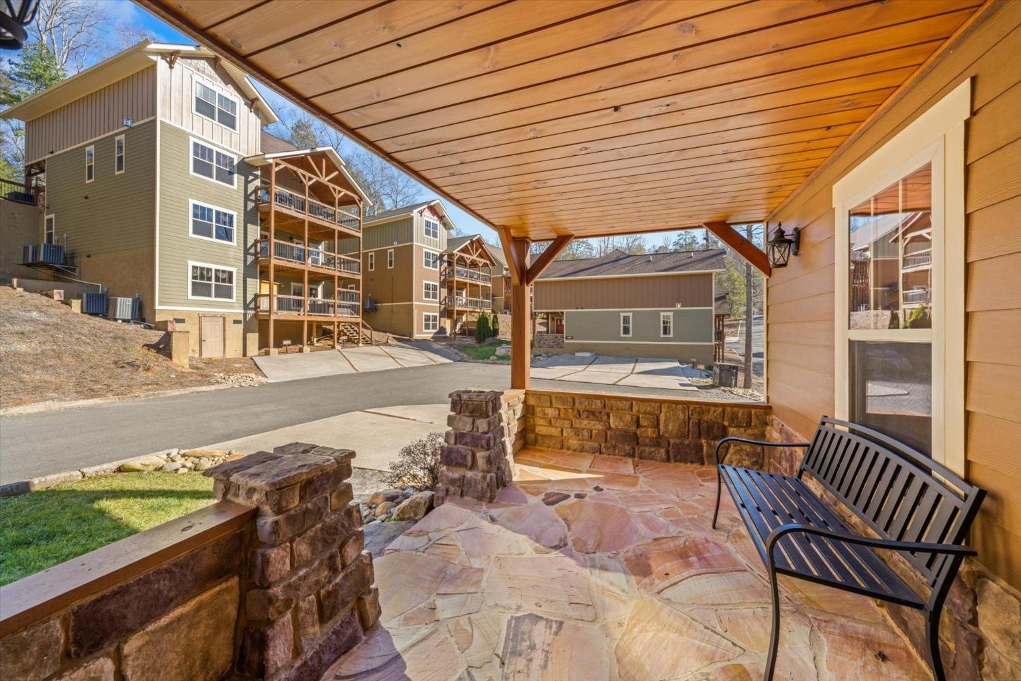 Splash Mansion By Eden Crest Chalet
