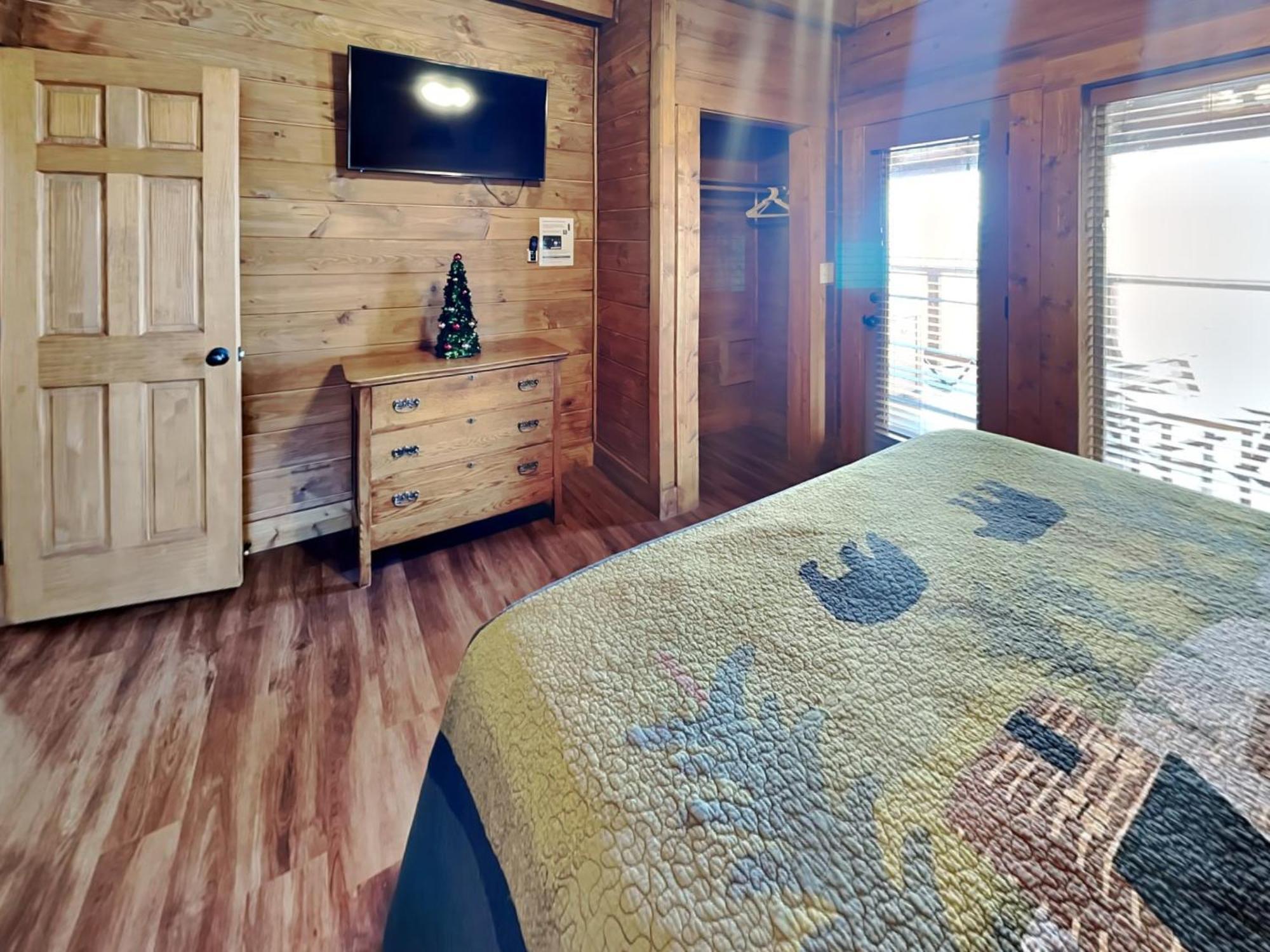 Lasting Impressions * Gatlinburg
