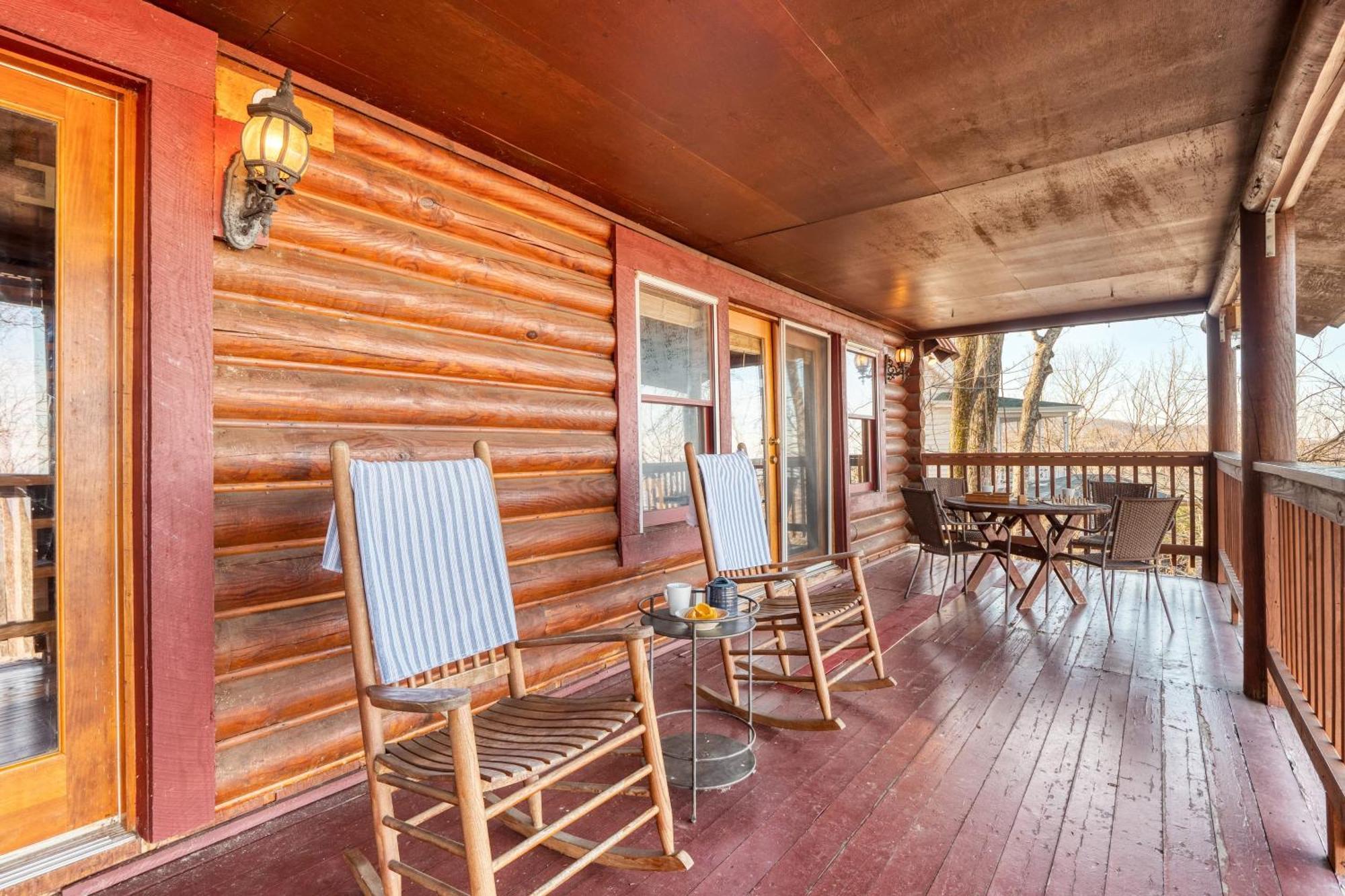 Pine Needle By Avantstay Log W Gorgeous Views Hot Tub Patio Pool Table Holiday home Gatlinburg