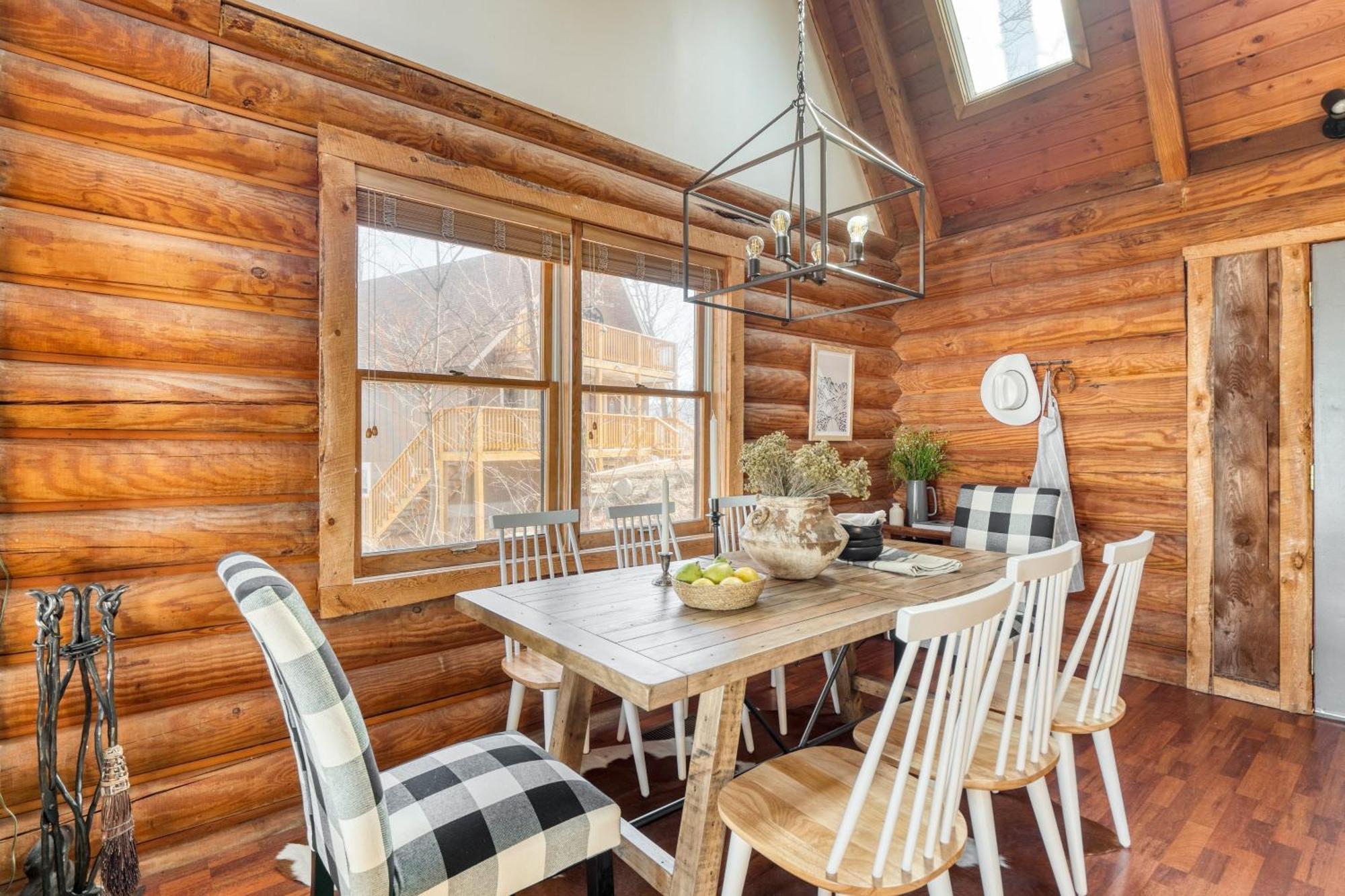Holiday home Pine Needle By Avantstay Log W Gorgeous Views Hot Tub Patio Pool Table Gatlinburg