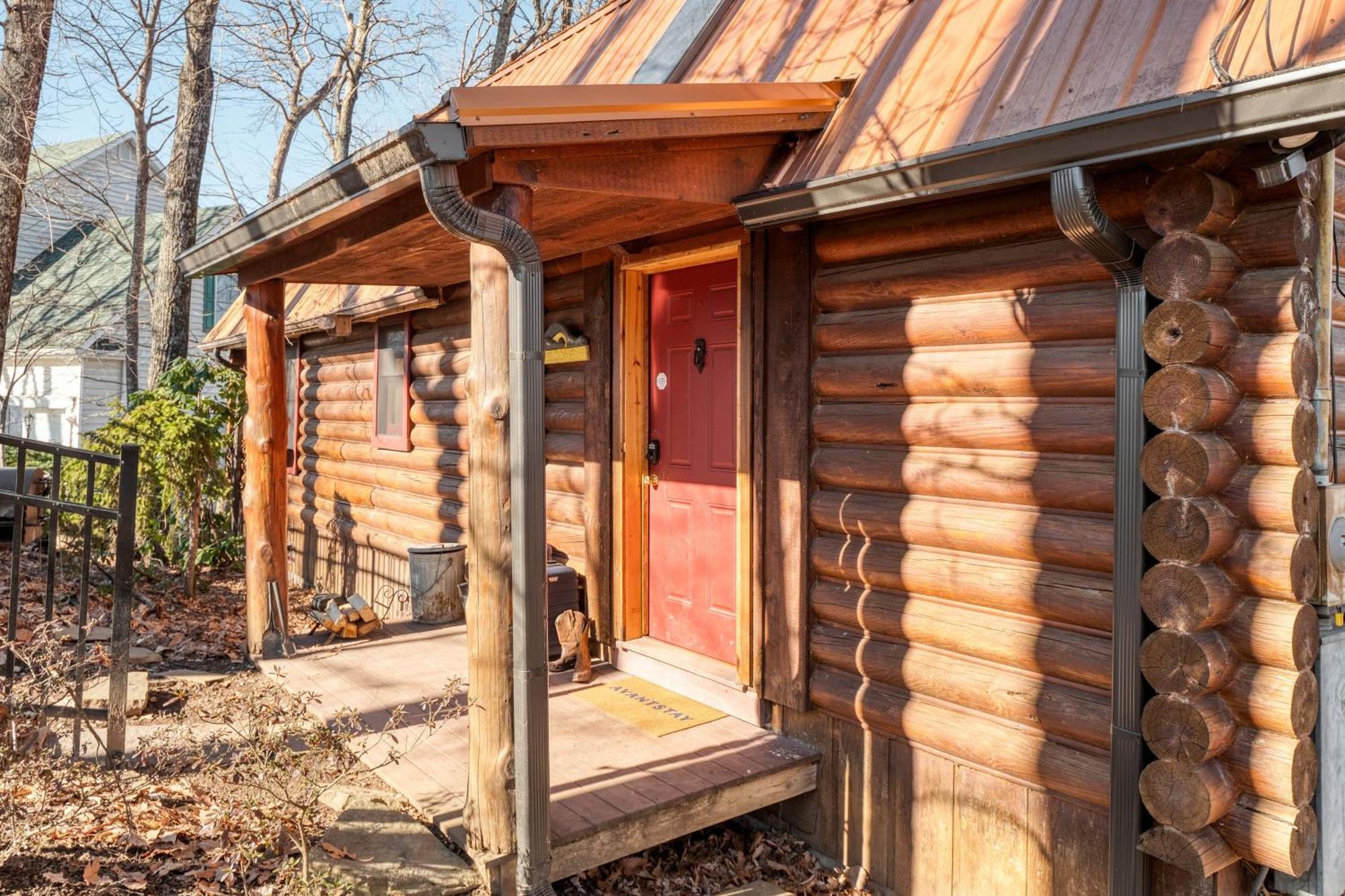 Pine Needle By Avantstay Log W Gorgeous Views Hot Tub Patio Pool Table Holiday home Gatlinburg