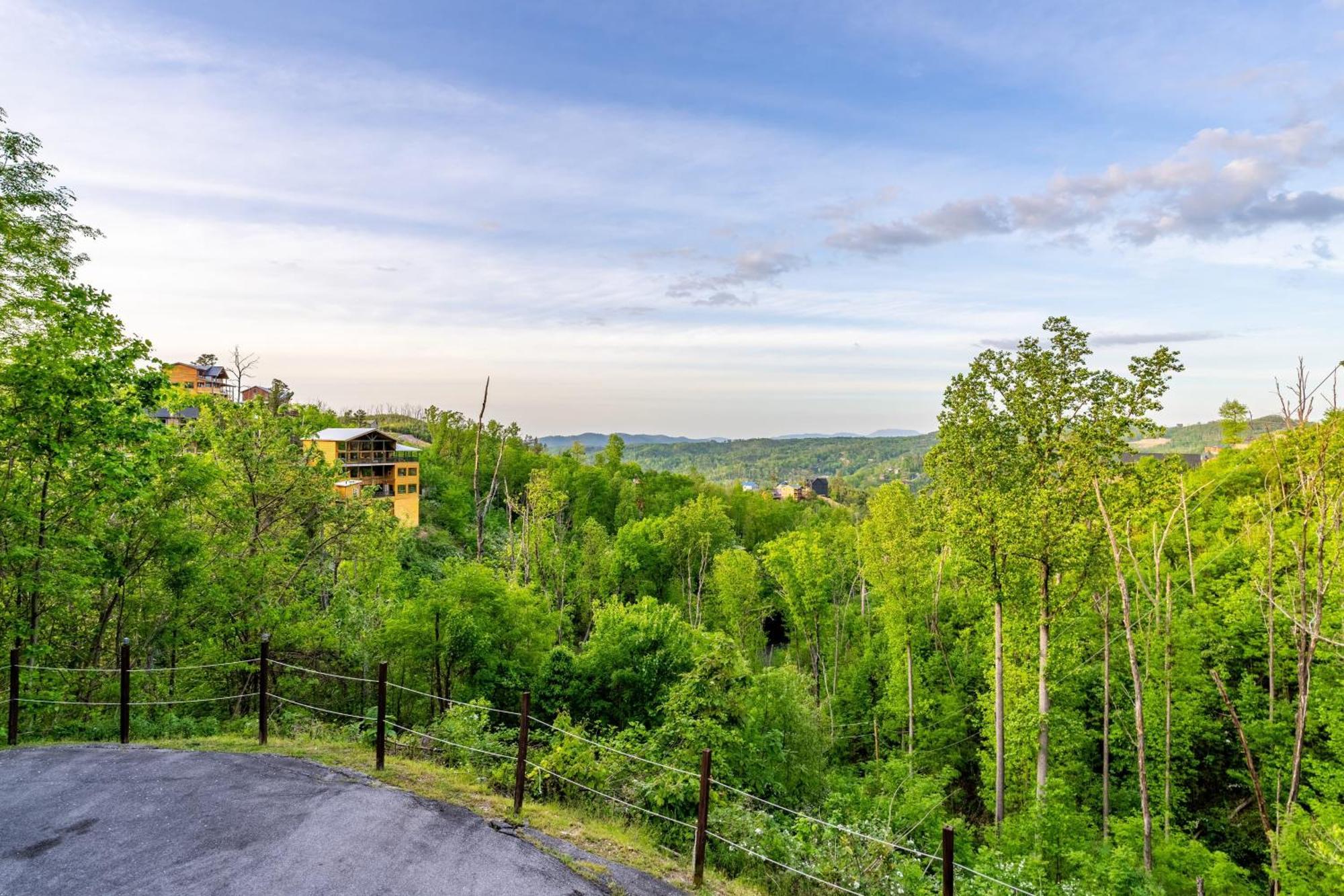 Hollows Haven By Avantstay Hot Tub Sauna Balcony And Tree Views Holiday home