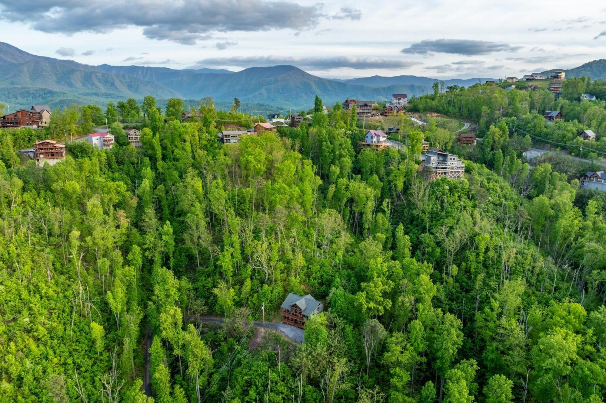 Hollows Haven By Avantstay Hot Tub Sauna Balcony And Tree Views Gatlinburg