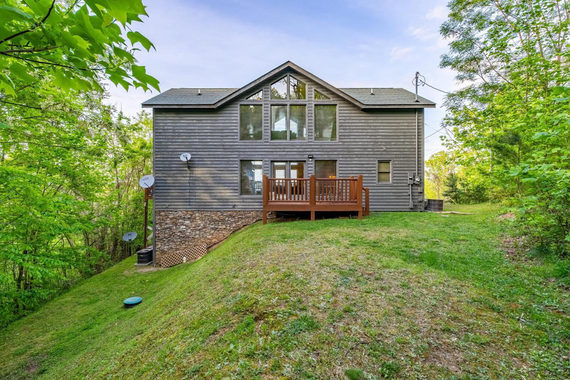 Holiday home Hollows Haven By Avantstay Hot Tub Sauna Balcony And Tree Views