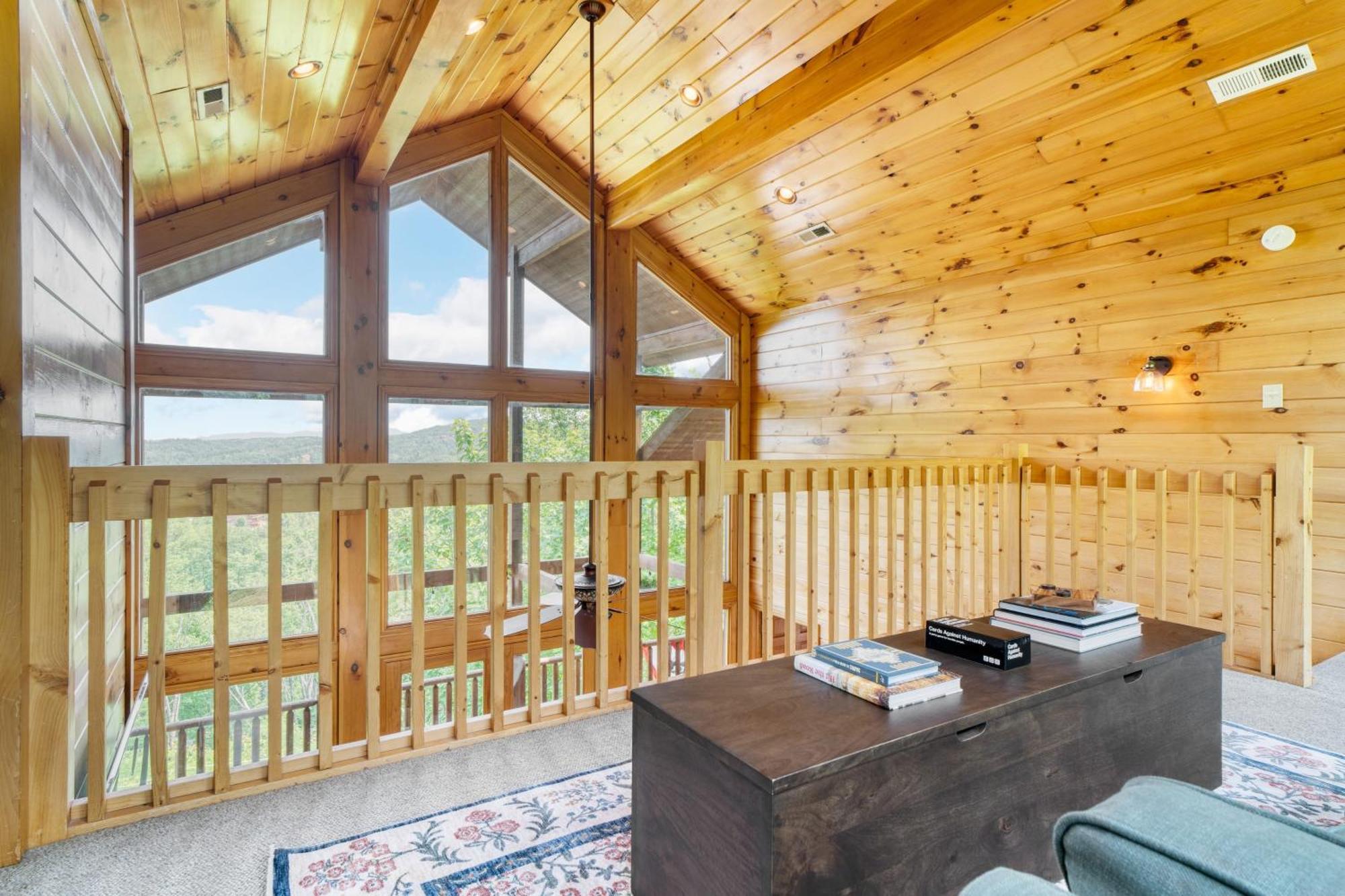 Holiday home Hollows Haven By Avantstay Hot Tub Sauna Balcony And Tree Views *