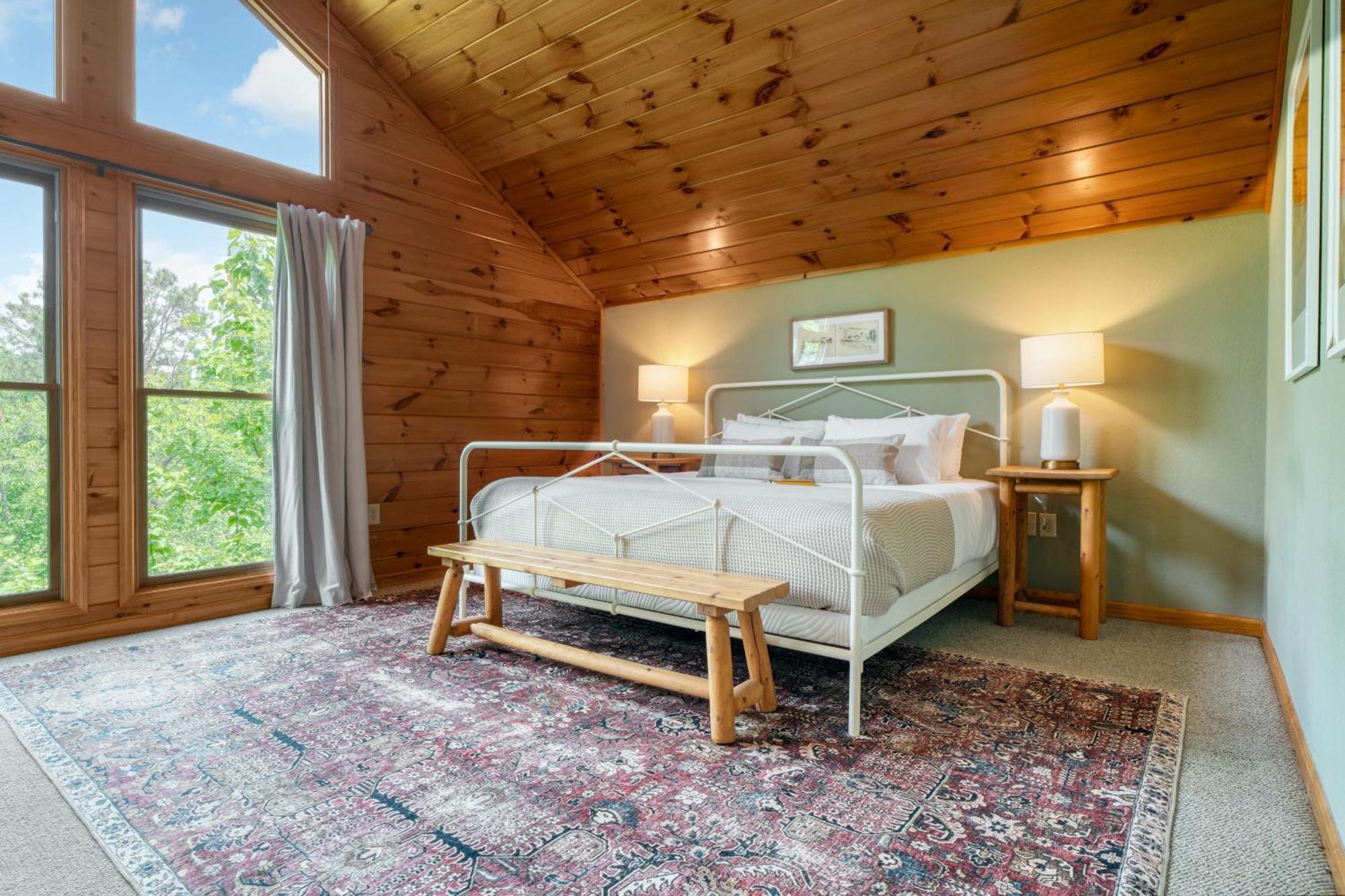 Holiday home Hollows Haven By Avantstay Hot Tub Sauna Balcony And Tree Views *