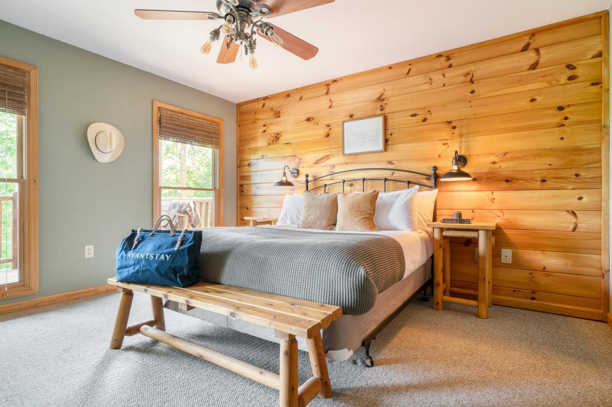 Hollows Haven By Avantstay Hot Tub Sauna Balcony And Tree Views Holiday home