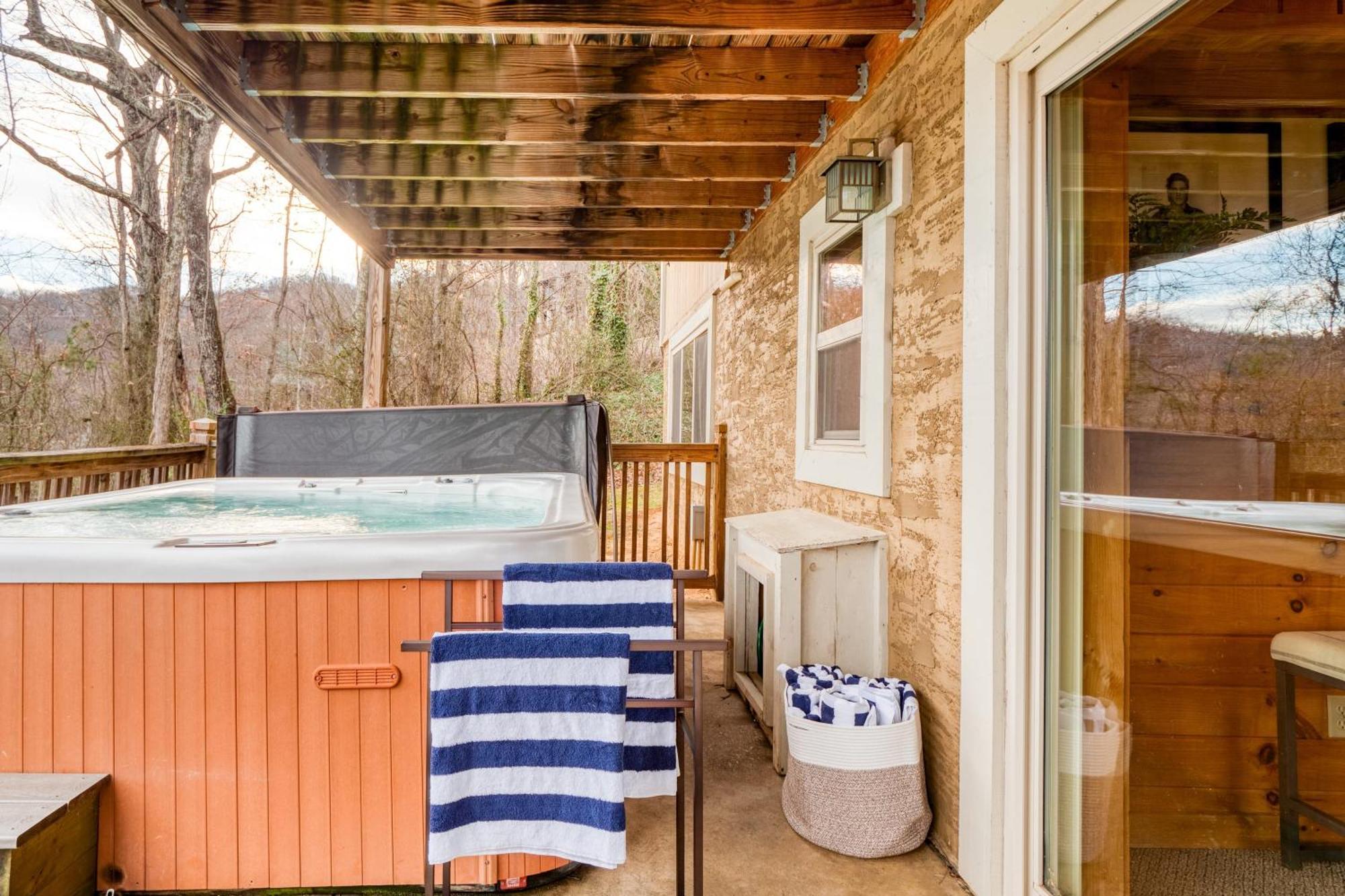 Chestnut By Avantstay Mountain W Treetop Views Hot Tub Game *