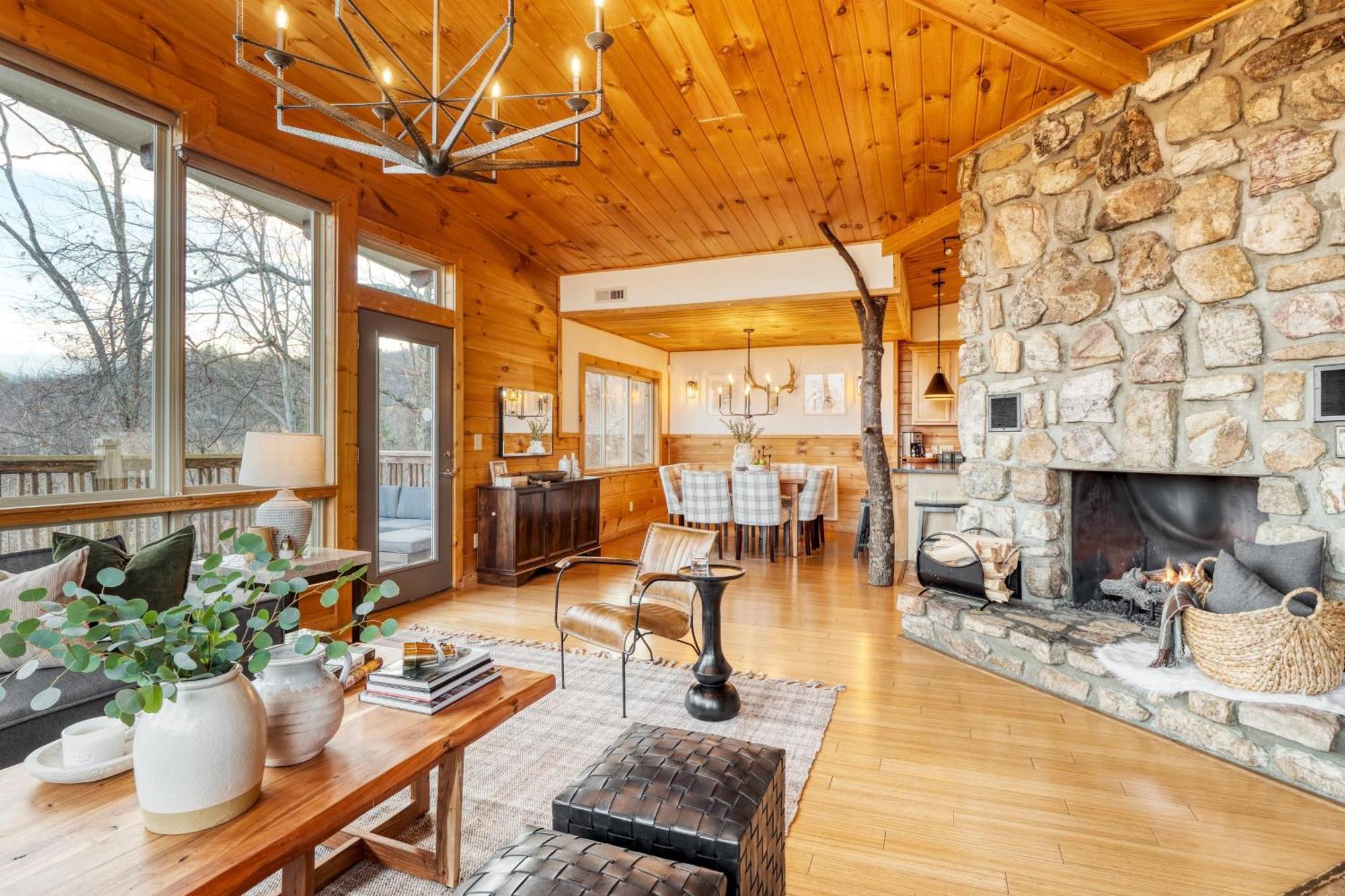 Chestnut By Avantstay Mountain W Treetop Views Hot Tub Game