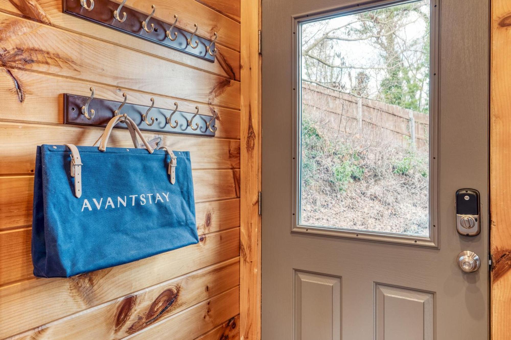 Holiday home Chestnut By Avantstay Mountain W Treetop Views Hot Tub Game
