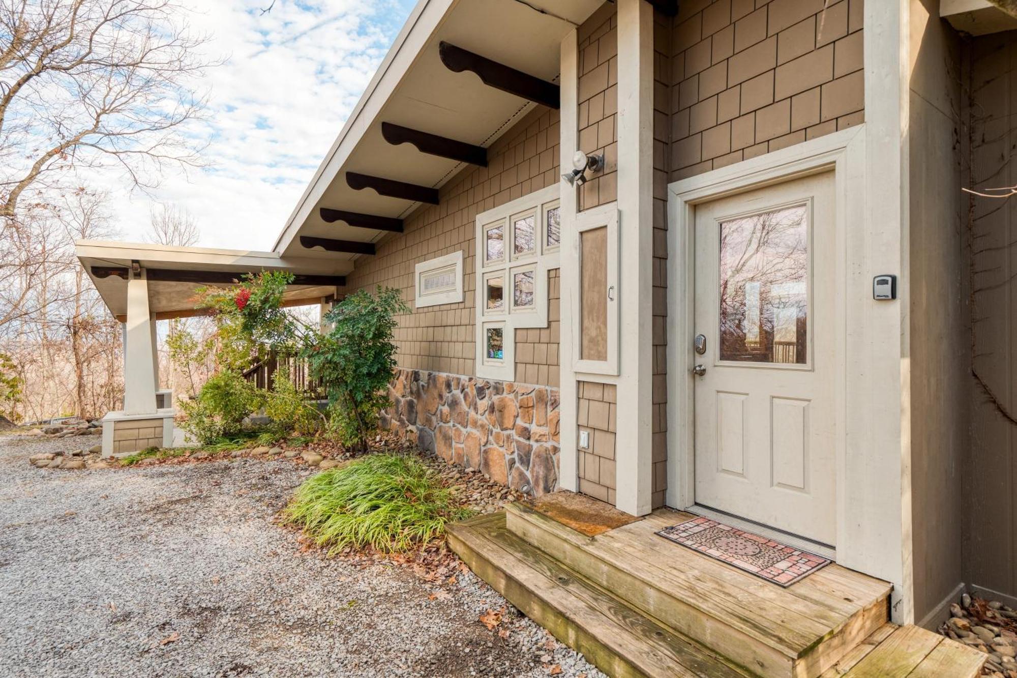 Chestnut By Avantstay Mountain W Treetop Views Hot Tub Game Holiday home *