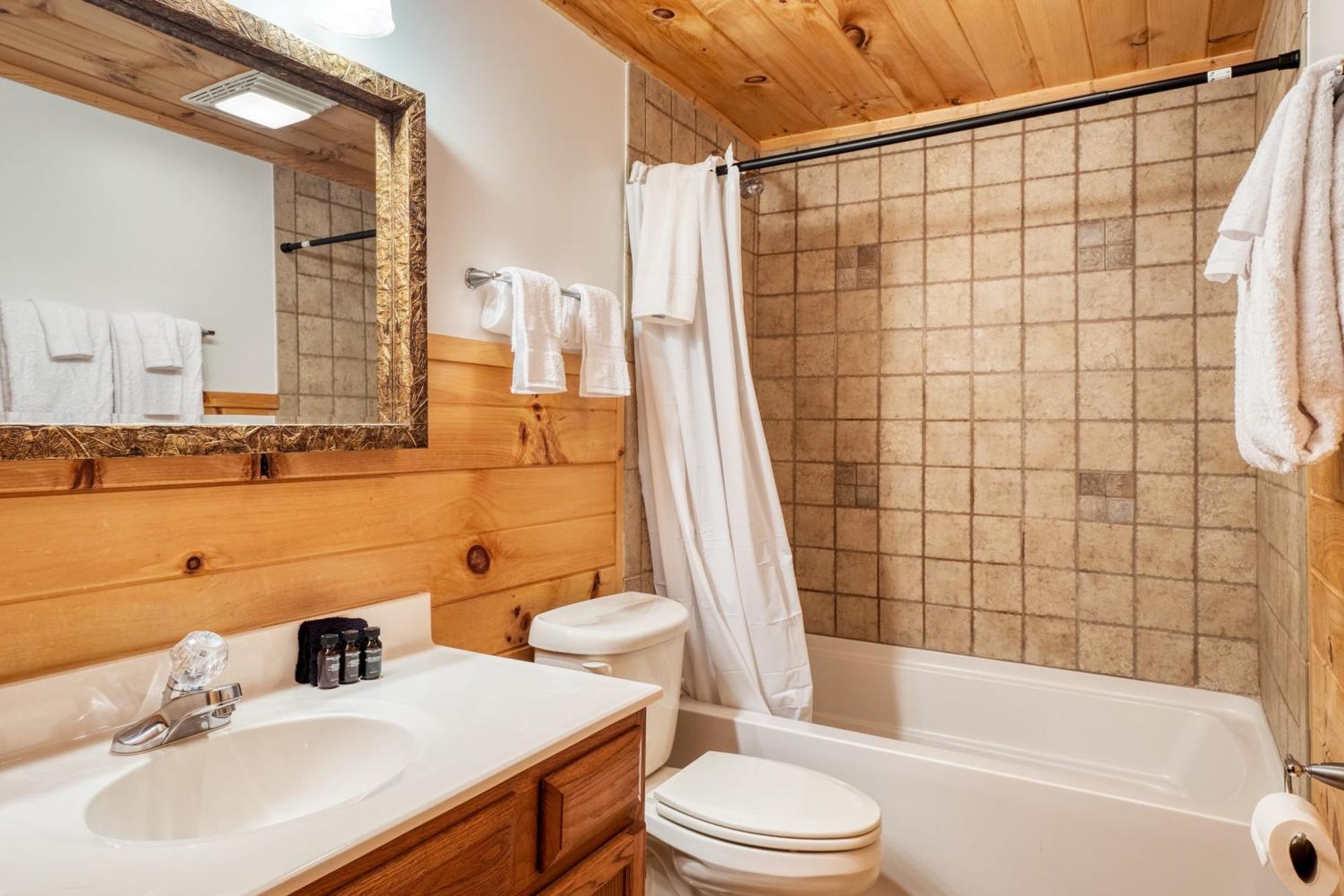 Chestnut By Avantstay Mountain W Treetop Views Hot Tub Game *