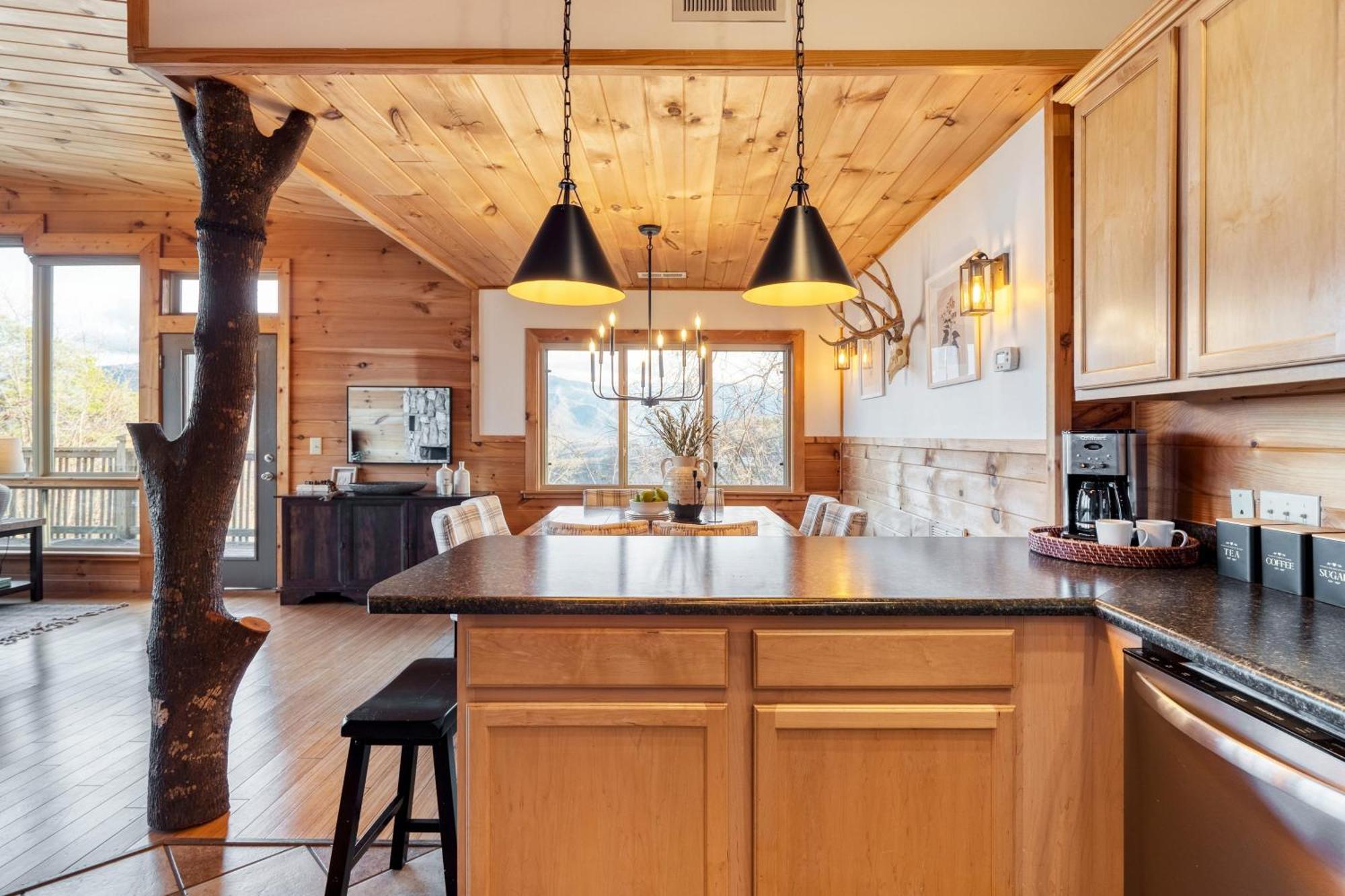 Holiday home Chestnut By Avantstay Mountain W Treetop Views Hot Tub Game
