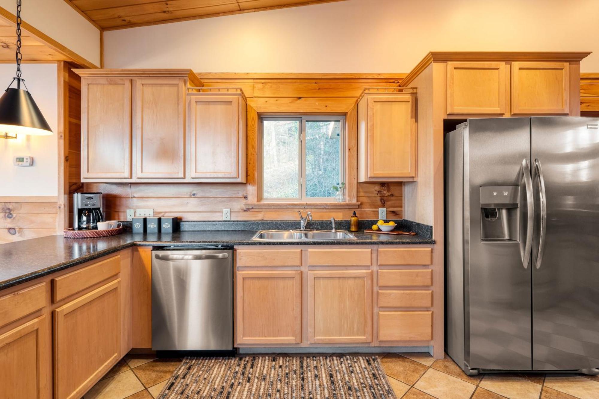 Holiday home Chestnut By Avantstay Mountain W Treetop Views Hot Tub Game *