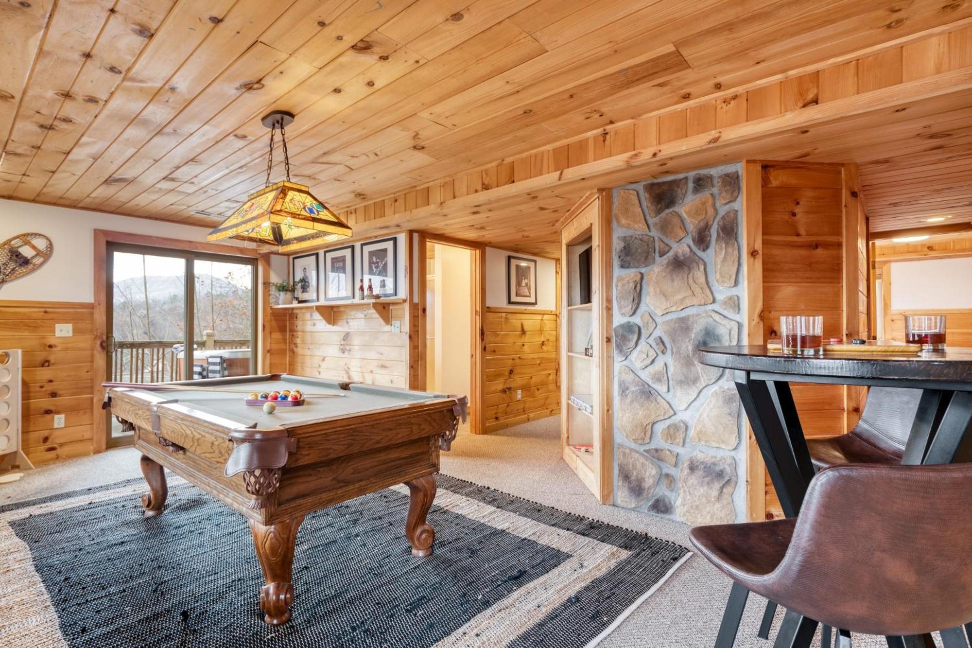 Chestnut By Avantstay Mountain W Treetop Views Hot Tub Game