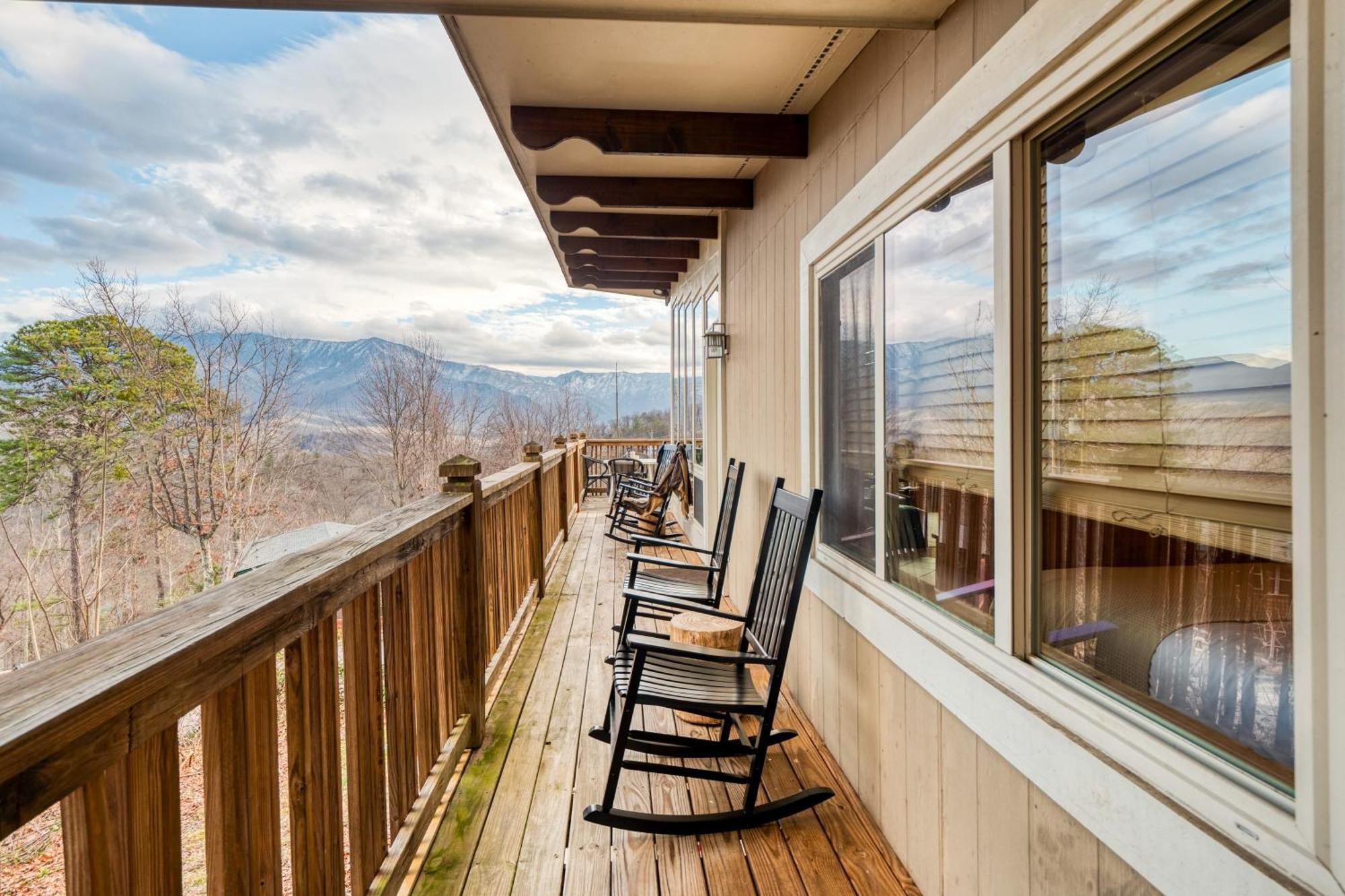 Holiday home Chestnut By Avantstay Mountain W Treetop Views Hot Tub Game Gatlinburg