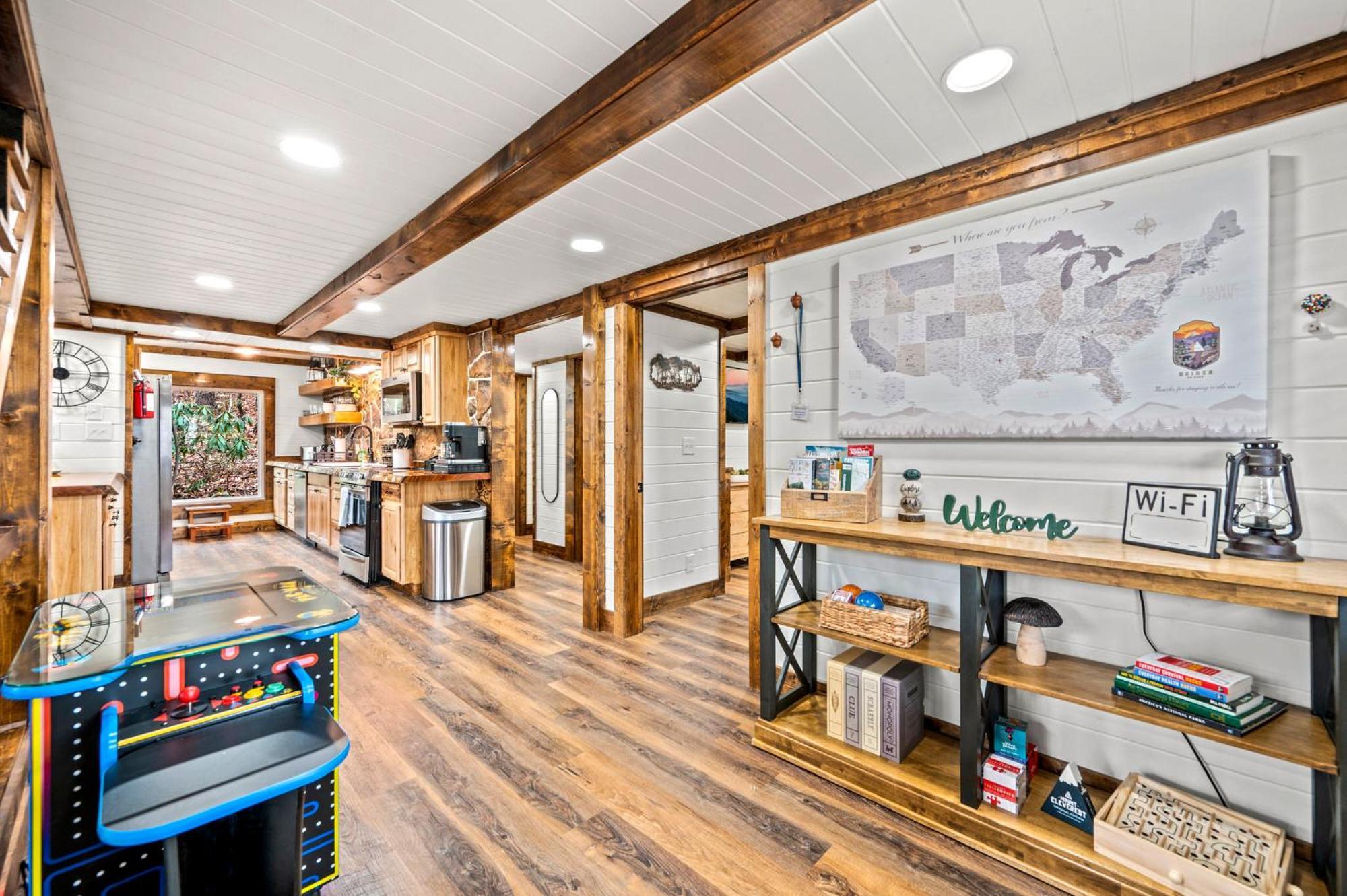 High Bear Activity, Handicap Ramp, Hot Tub, Fire Table, Game Room, Family Chalet Gatlinburg