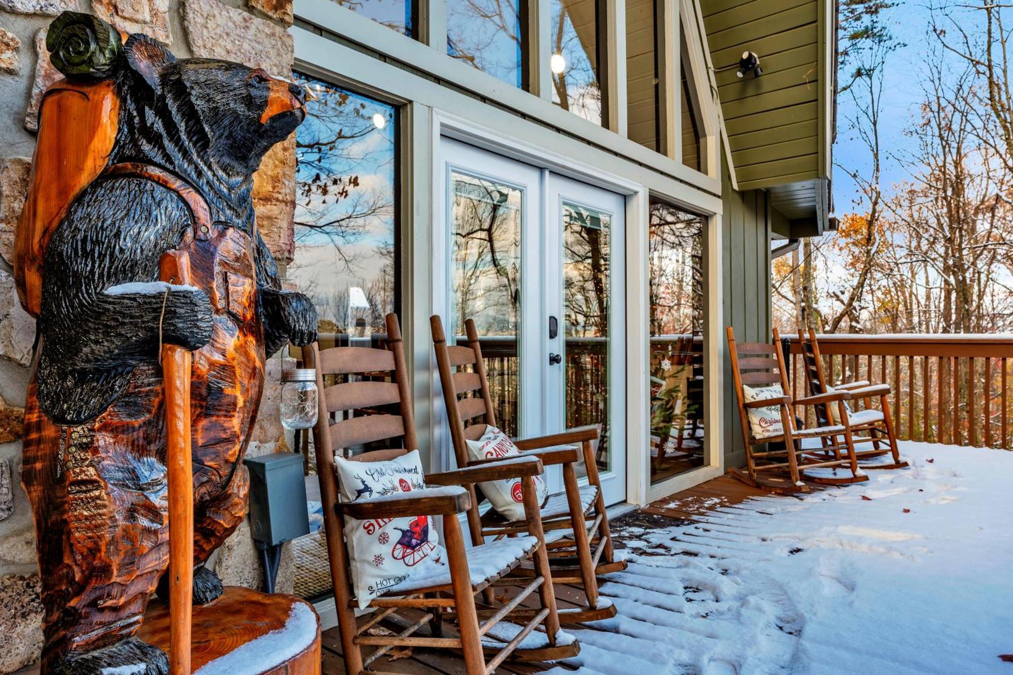 High Bear Activity, Handicap Ramp, Hot Tub, Fire Table, Game Room, Family *