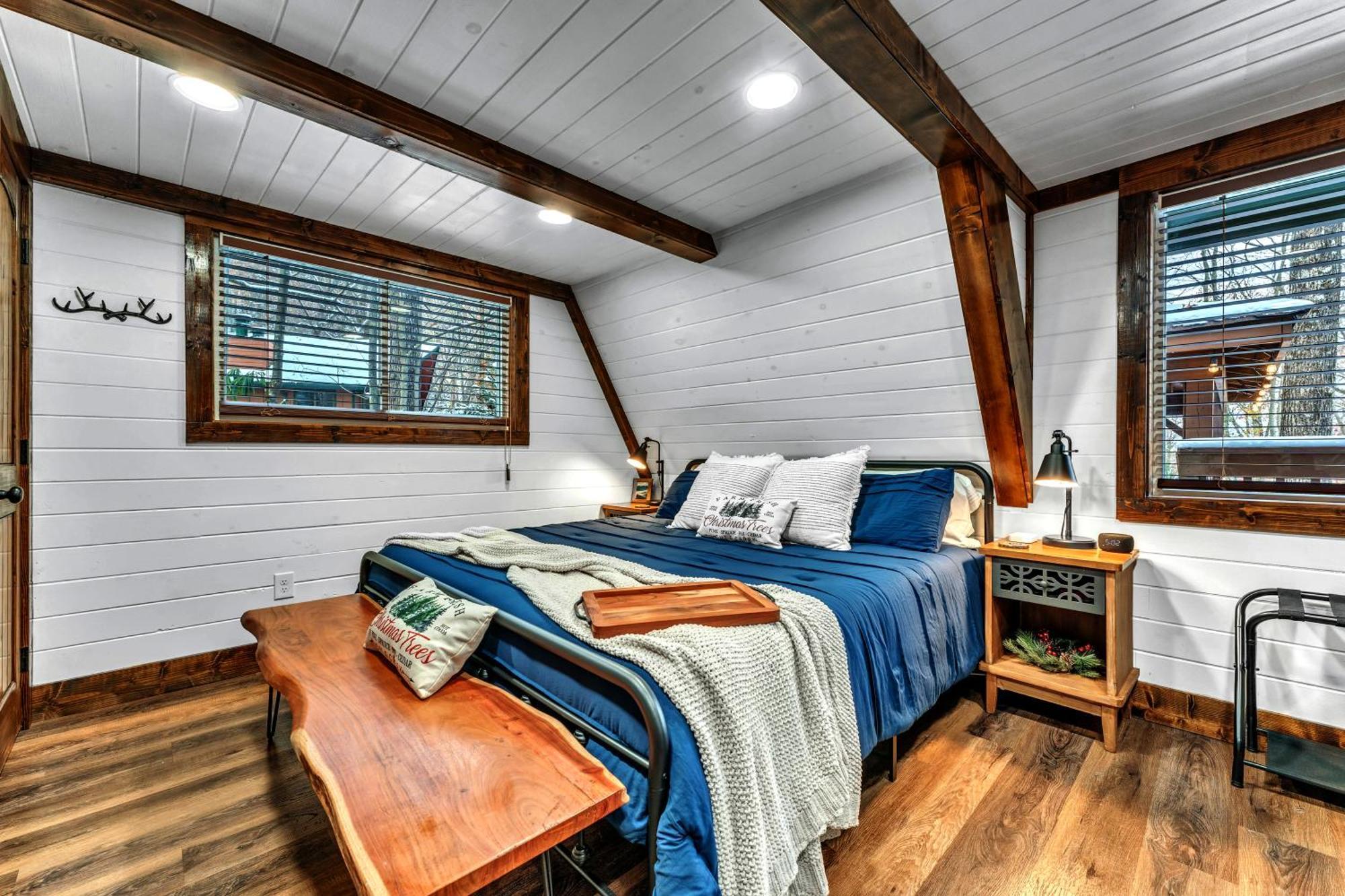 High Bear Activity, Handicap Ramp, Hot Tub, Fire Table, Game Room, Family * Gatlinburg