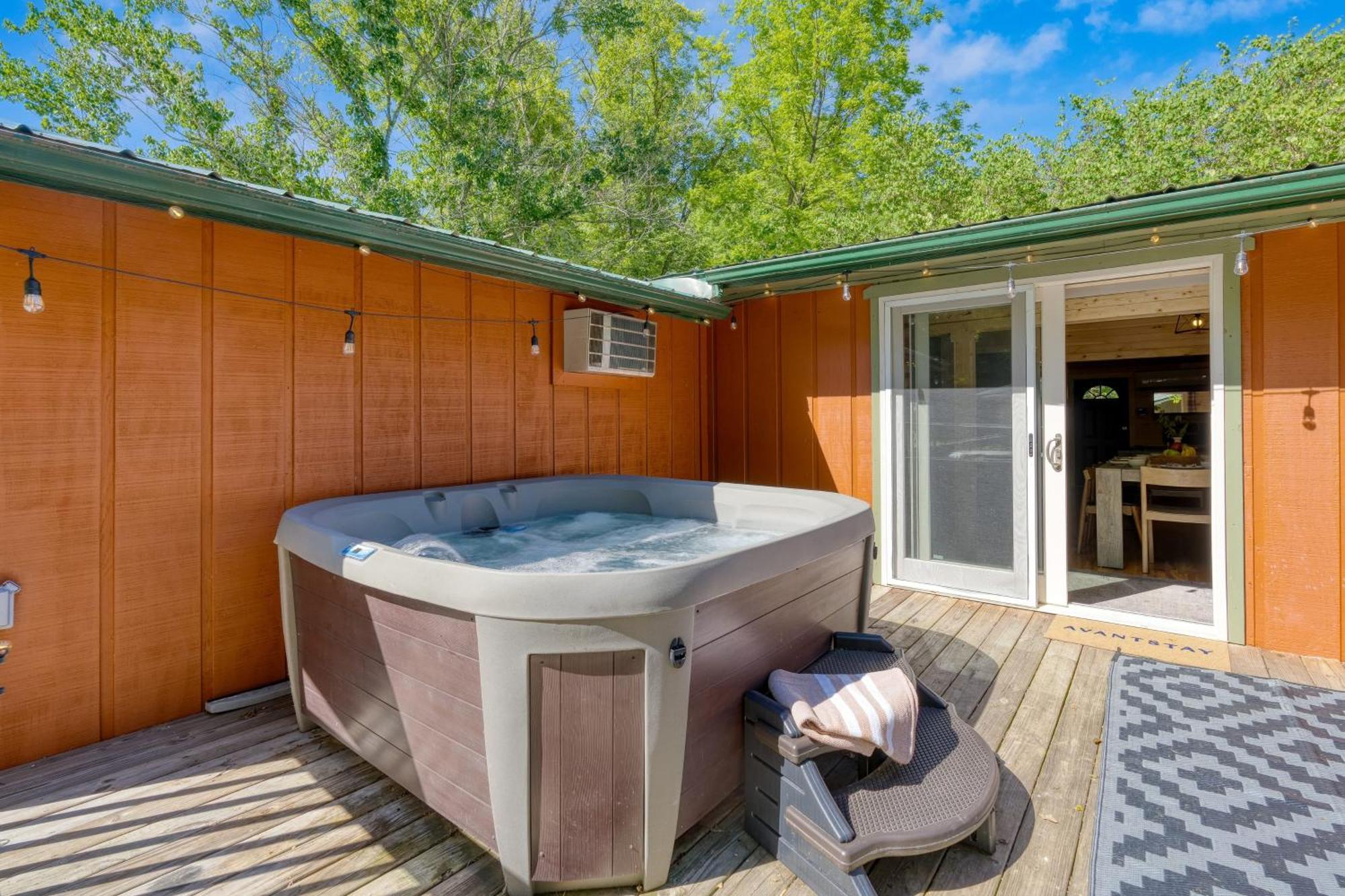 The Rustic By Avantstay Hot Tub Fire Pit Pool Table 5mins To Town Holiday home Gatlinburg