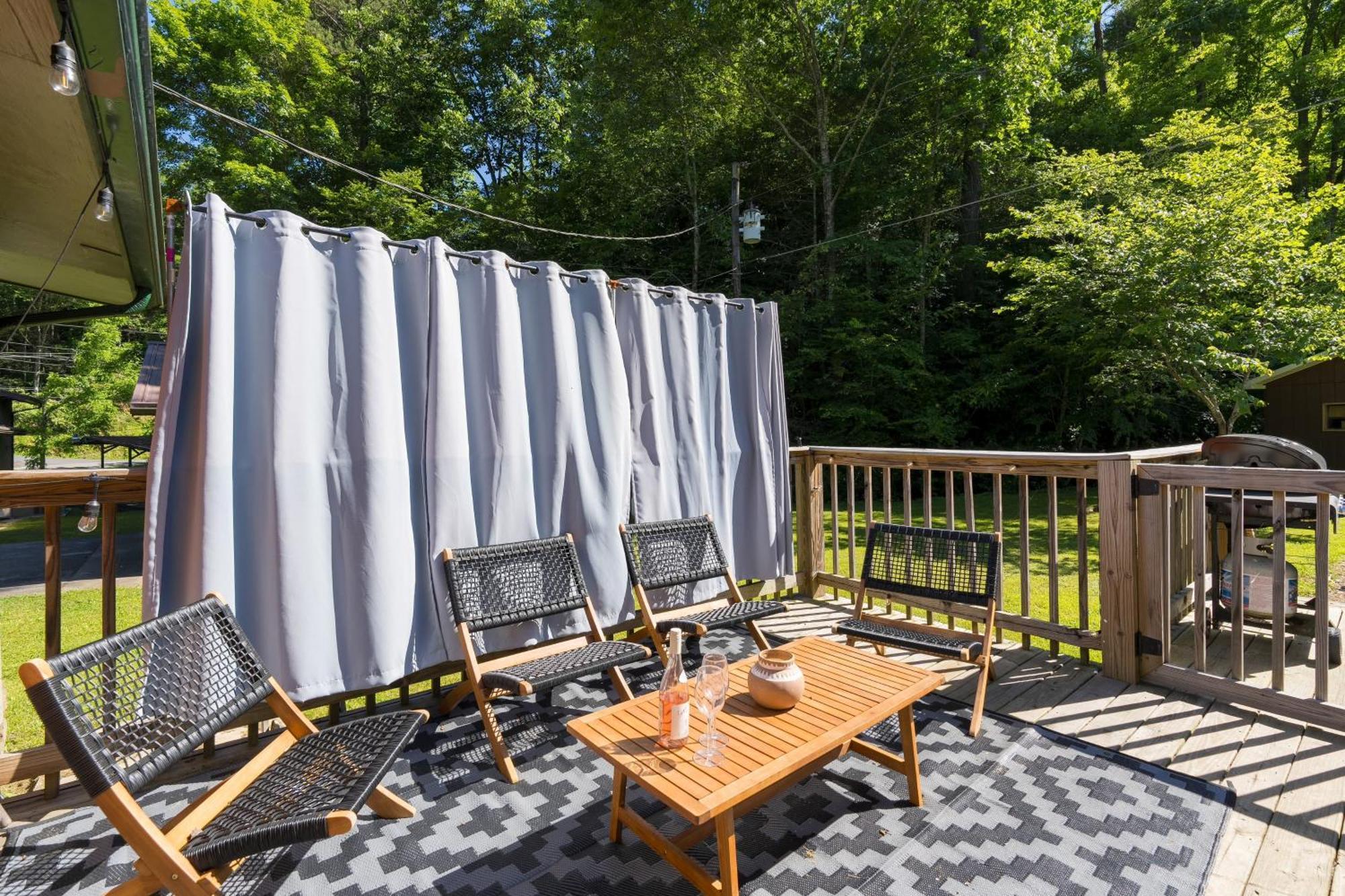 The Rustic By Avantstay Hot Tub Fire Pit Pool Table 5mins To Town Holiday home *
