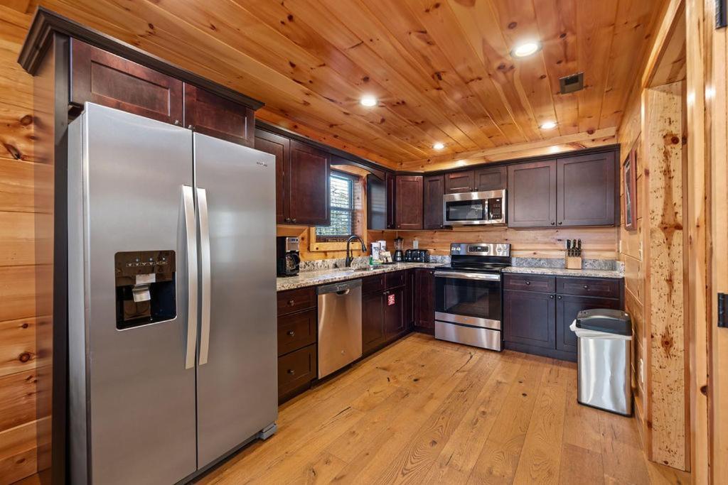 Chalet Bobcat Den By Eden Crest *