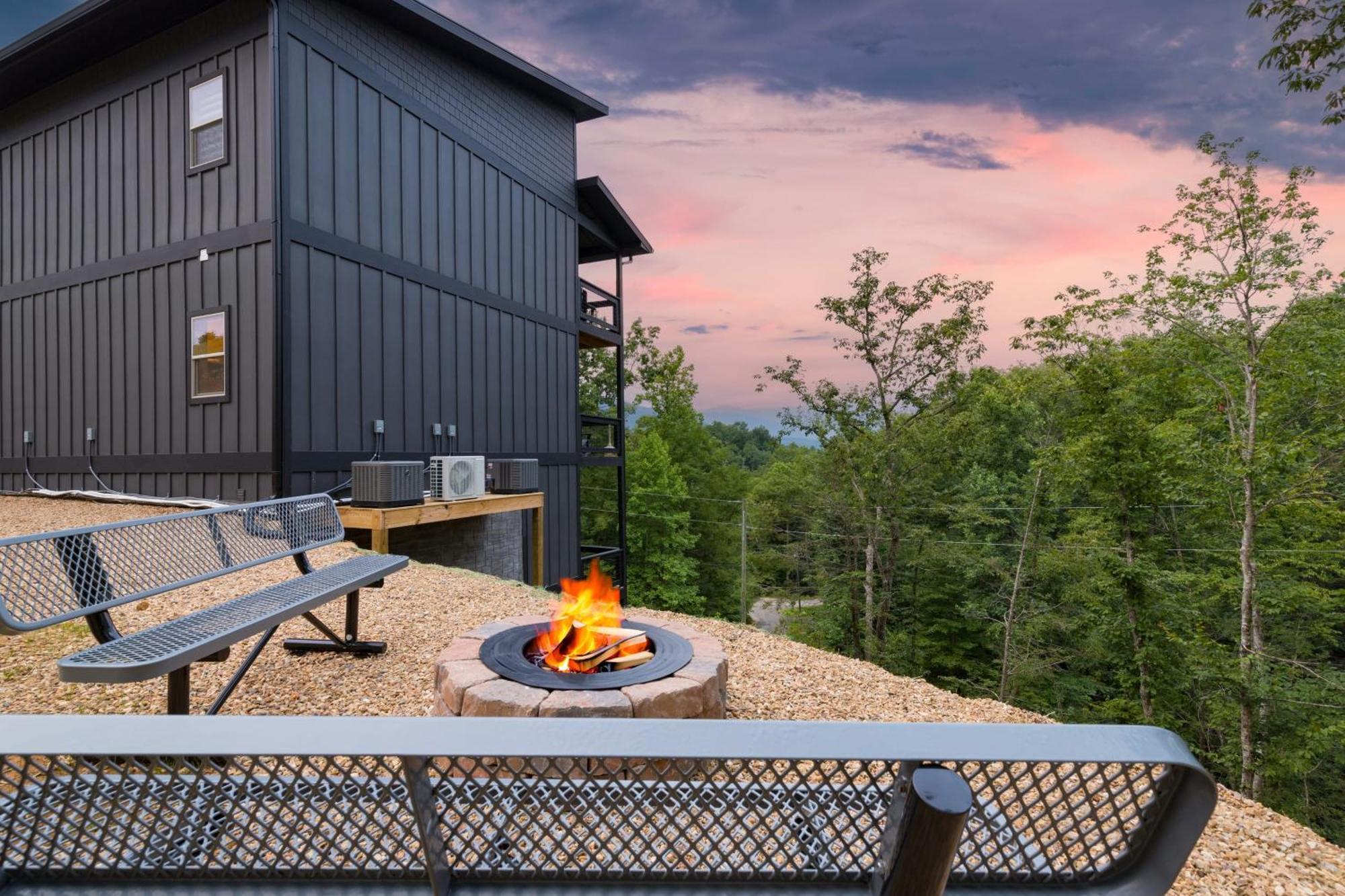 Holiday home Rambling Ridge Indoor Pool Hot Tub A Arcade Game
