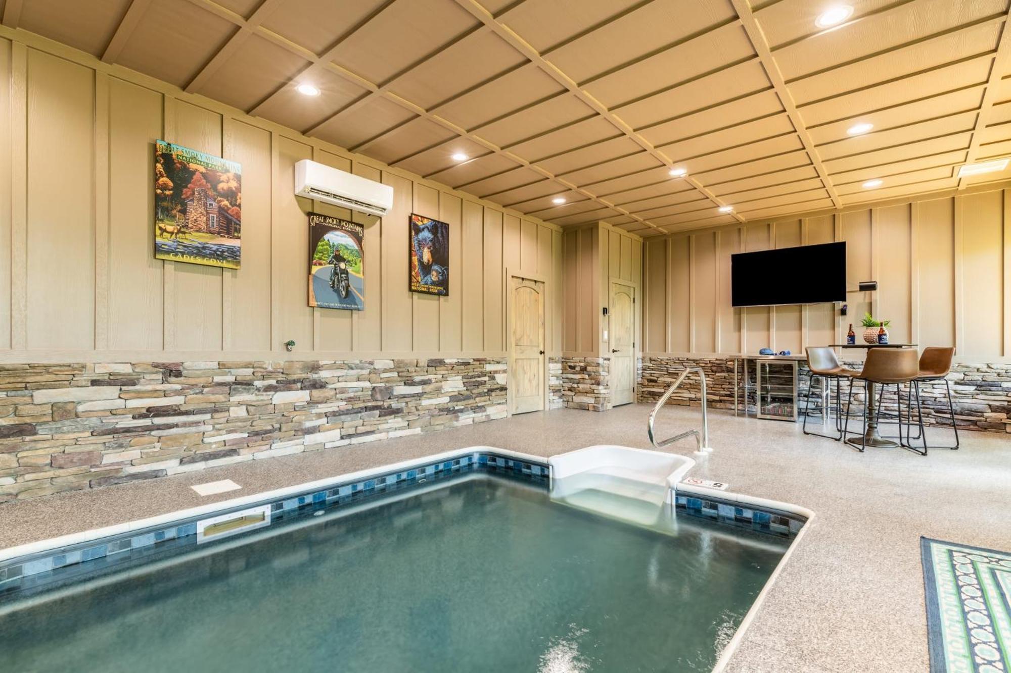 Rambling Ridge Indoor Pool Hot Tub A Arcade Game Holiday home