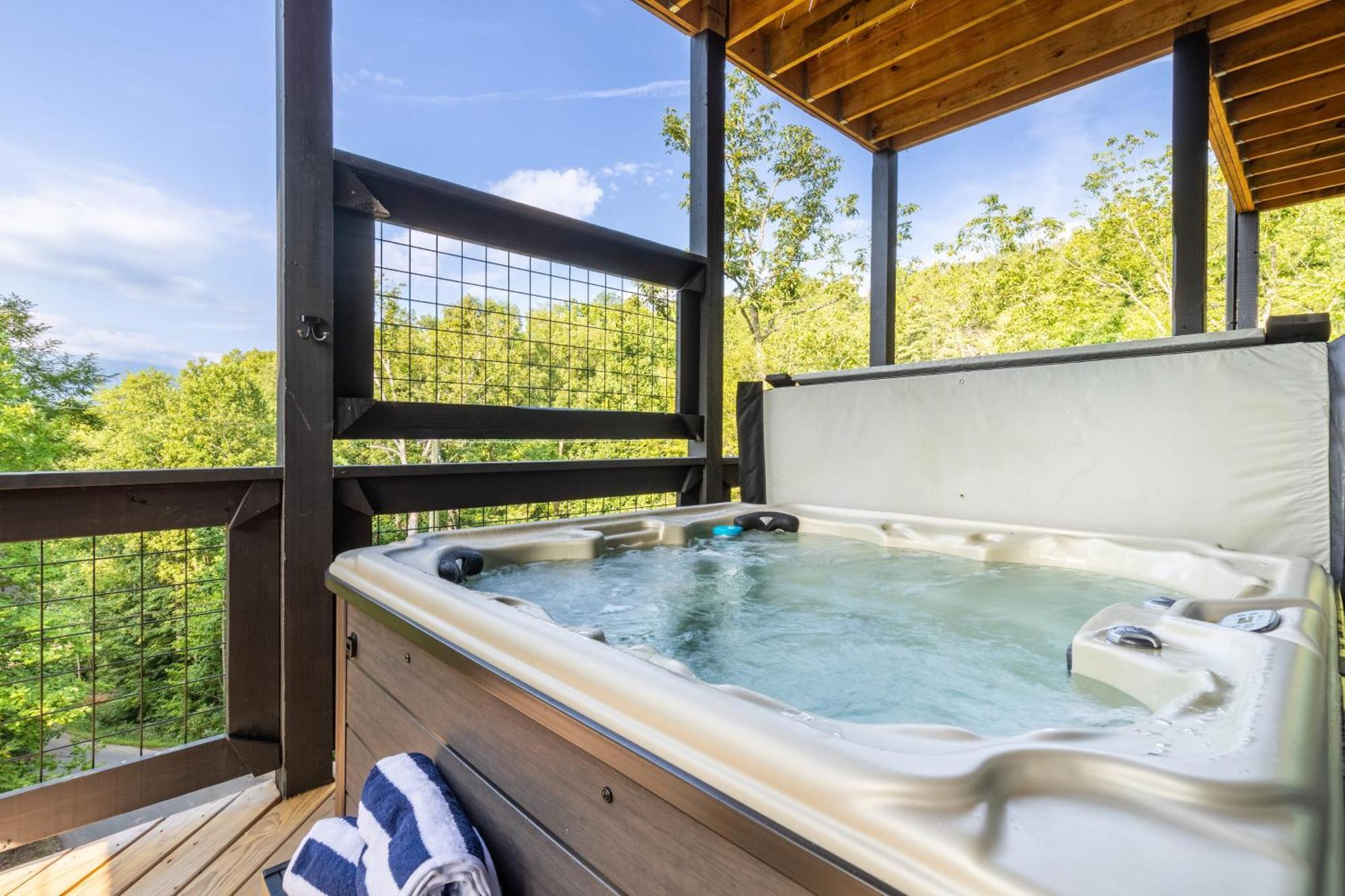 Rambling Ridge Indoor Pool Hot Tub A Arcade Game Holiday home