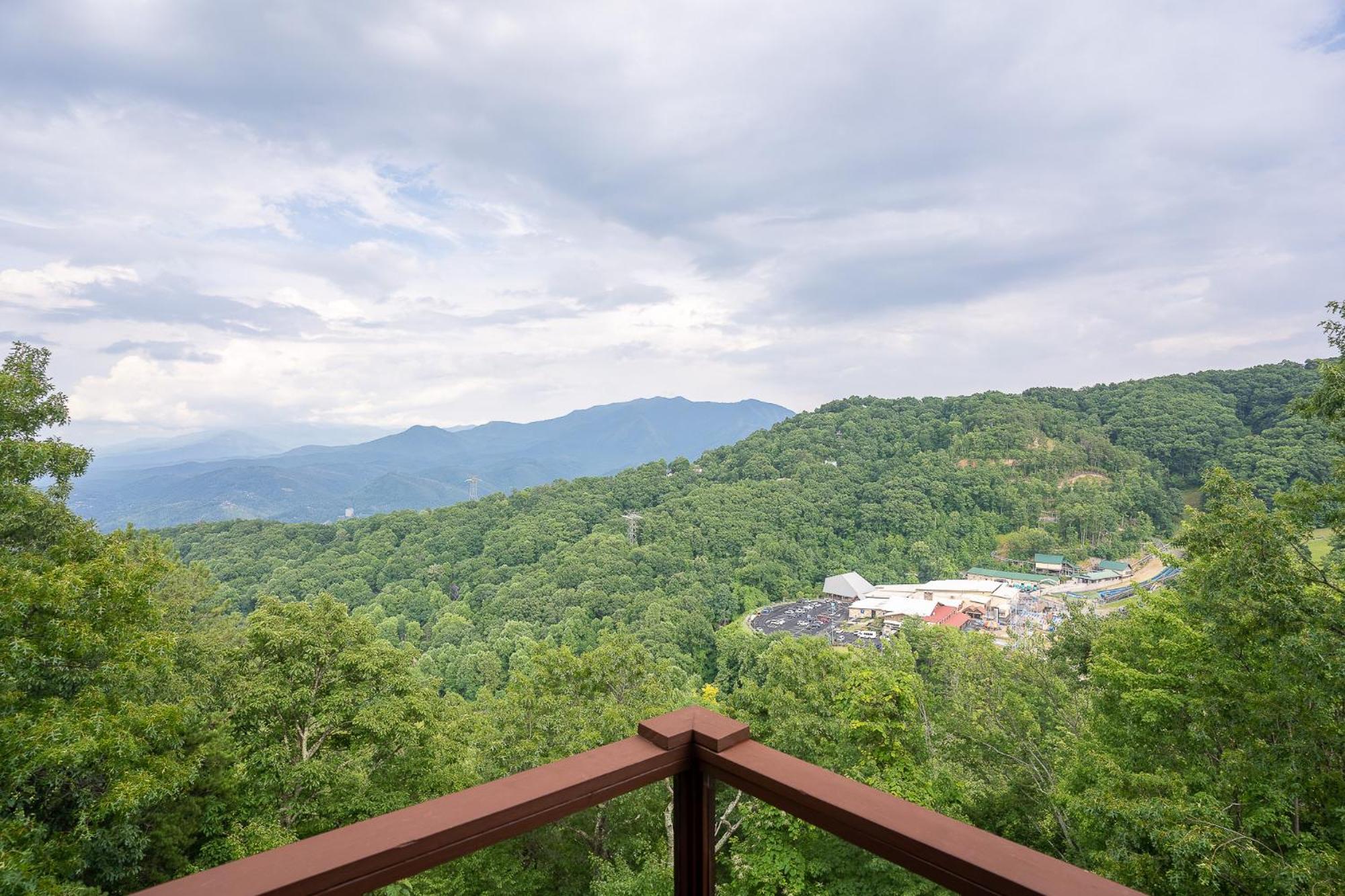 Beautiful 4 Bedroom With Million Dollar Views Chalet *