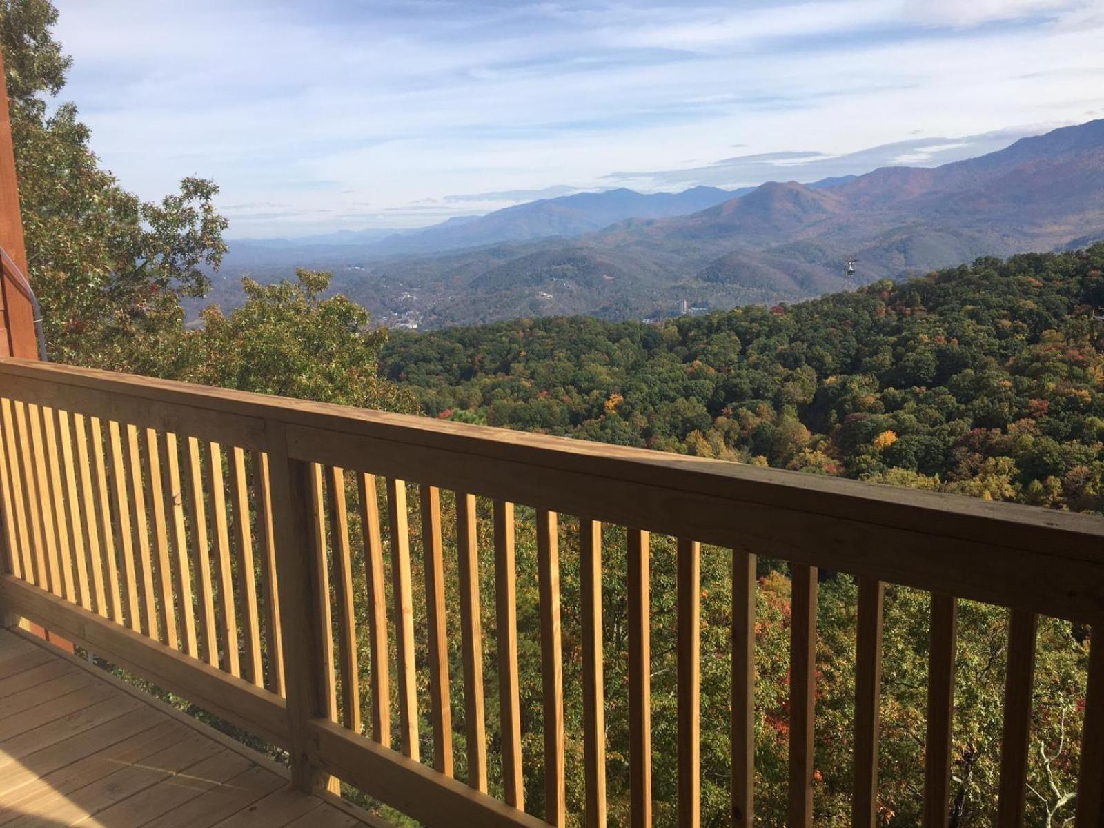 Beautiful 4 Bedroom With Million Dollar Views *