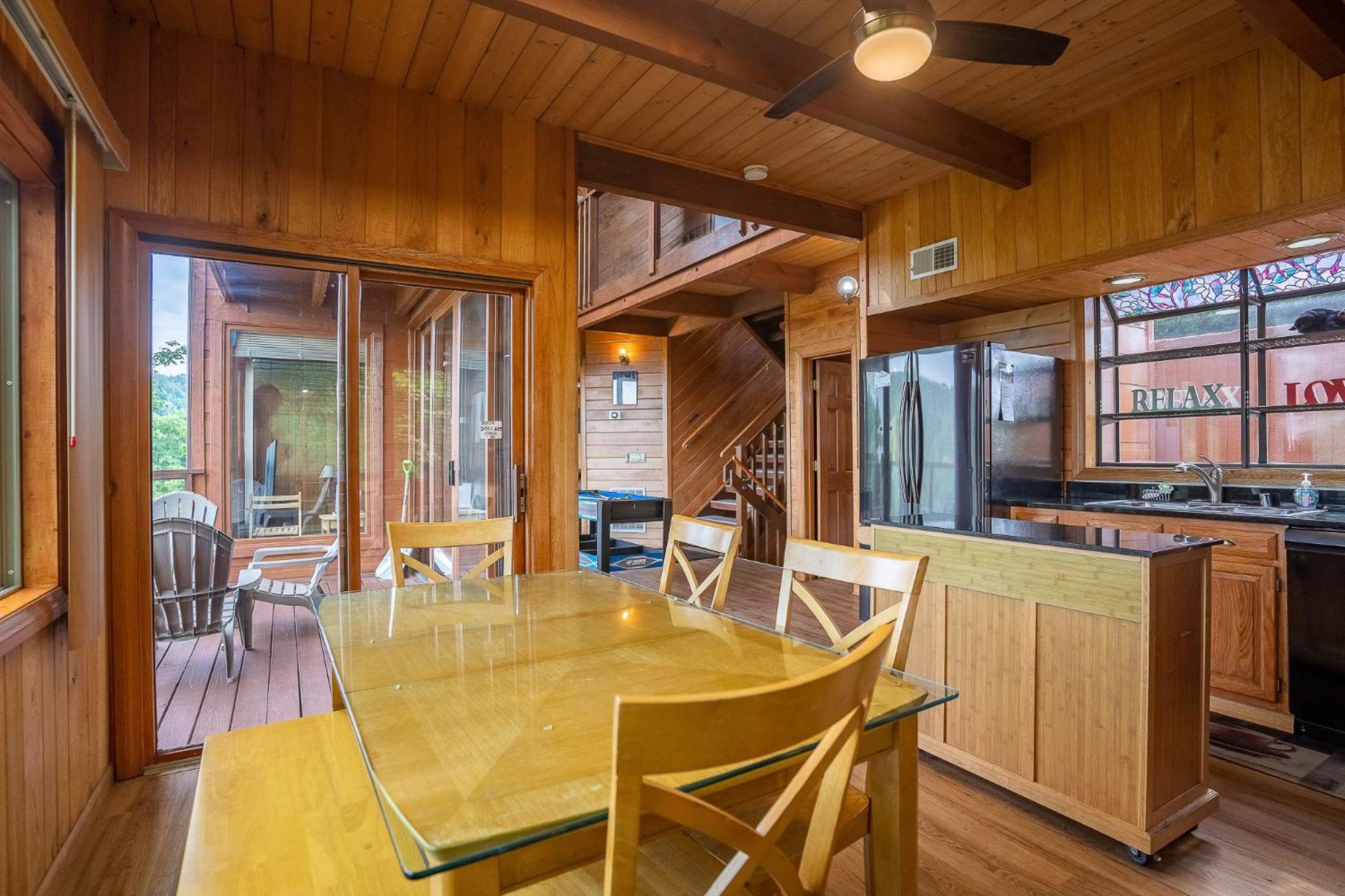 Beautiful 4 Bedroom With Million Dollar Views *